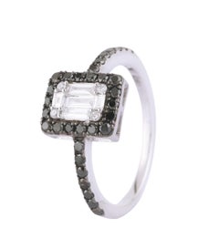 18 Karat White Gold 0.80 Carat White and Black Diamond Ring