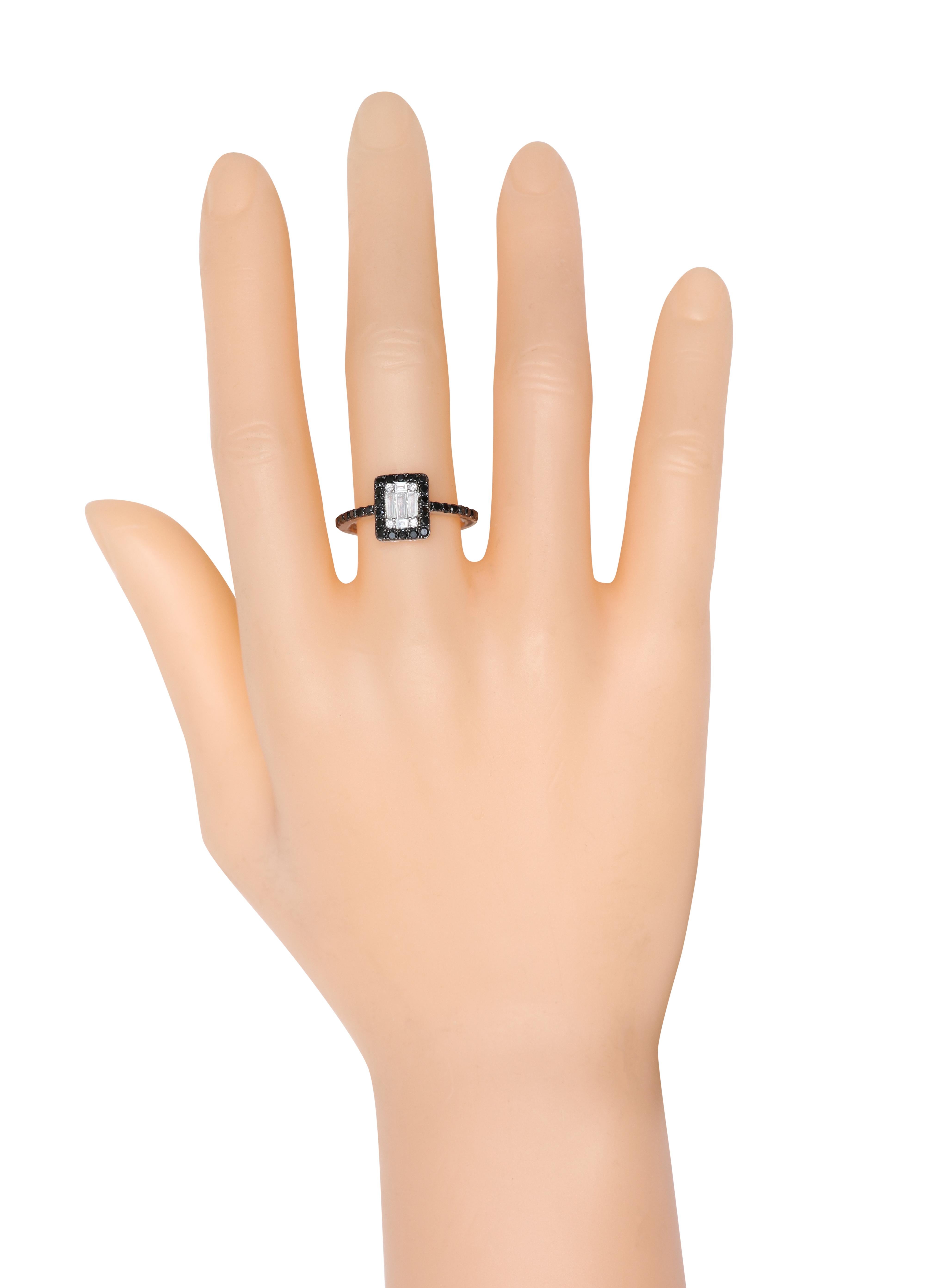 18 Karat White Gold 0.80 Carat White and Black Diamond Ring In New Condition For Sale In Jaipur, IN