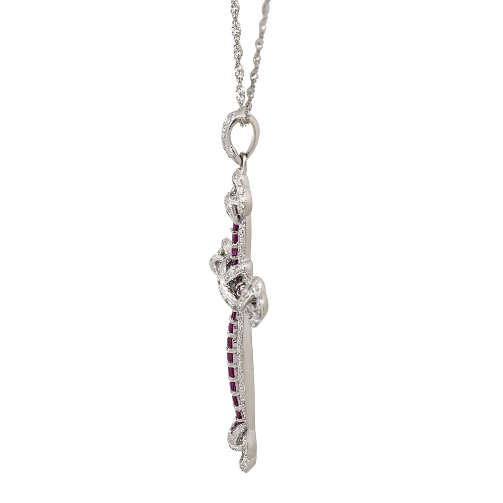 Taille ronde Collier pendentif en or blanc 18 carats avec croix pavée de diamants et rubis de 0,99 carat en vente