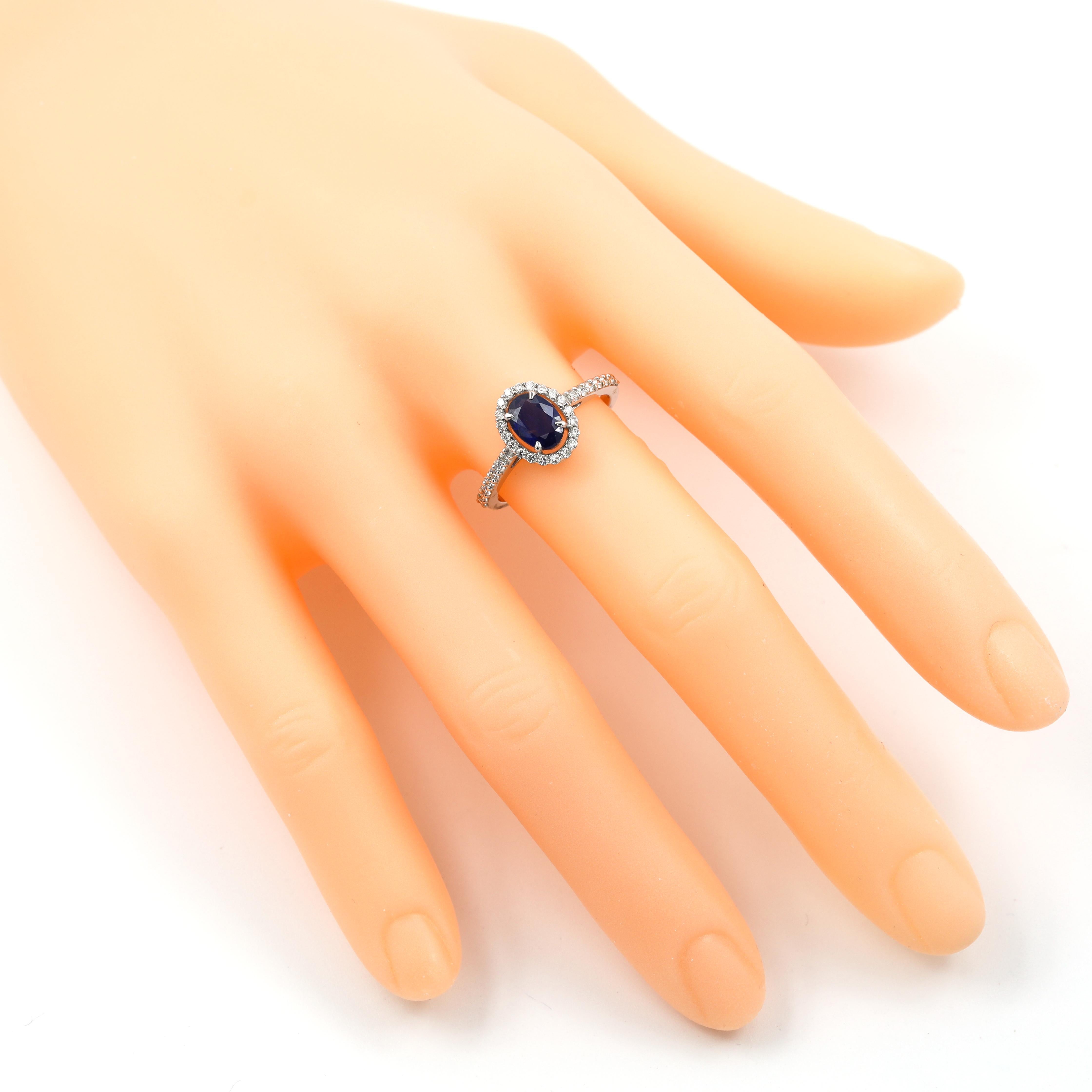 18 Karat Weißgold 1,00 Karat Blauer Saphir und Diamant Halo Cluster Ring (Moderne) im Angebot