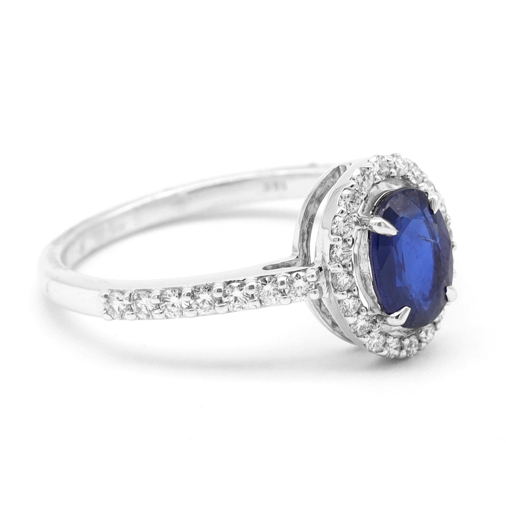 18 Karat White Gold 1.00 Carat Blue Sapphire and Diamond Halo Cluster Ring In New Condition For Sale In Jaipur, IN