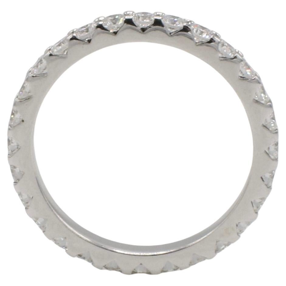 18 Karat Weißgold 1,00 Karat runder natürlicher Diamant Eternity Band Ring  (Moderne) im Angebot