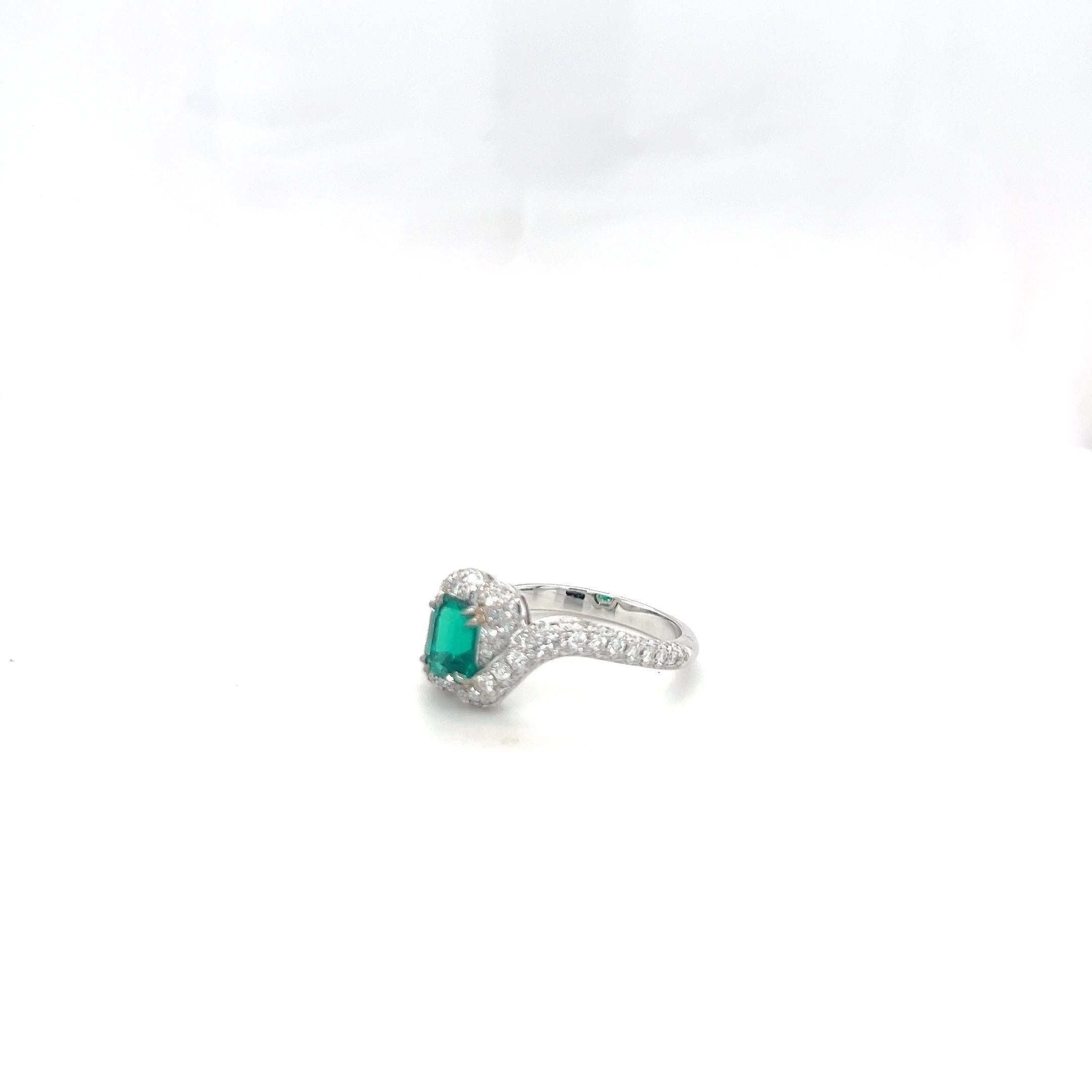 18 Karat White Gold 1.01 Ct Colombian Emerald and 1.01 Ct. Diamond Ring In New Condition For Sale In New York, NY