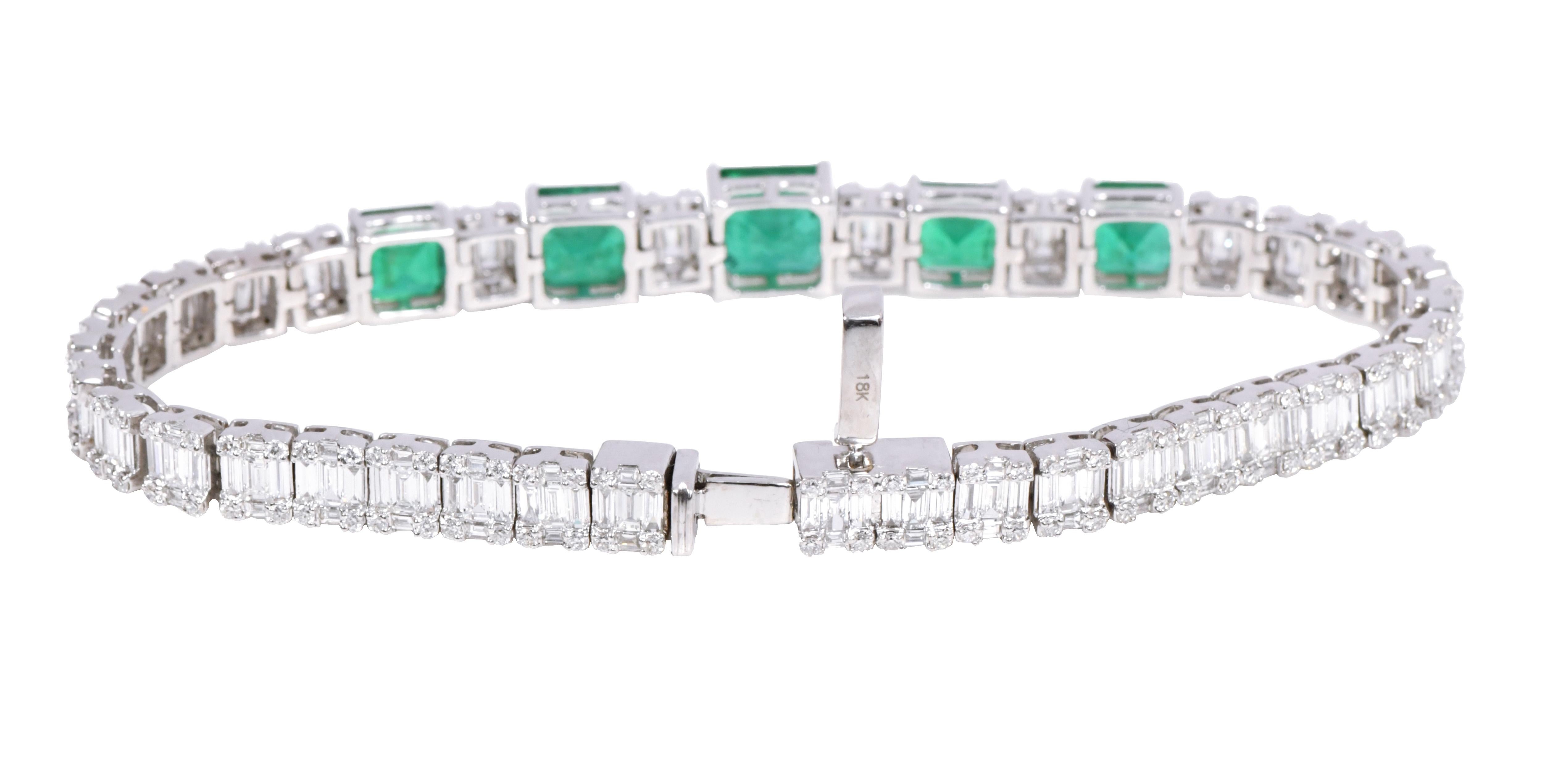 Women's 18 Karat White Gold 10.95 Carat Natural Emerald and Diamond Modern Bracelet For Sale