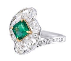 18 Karat White Gold 1.10 Carat Natural Emerald and Diamond Cluster Cocktail Ring