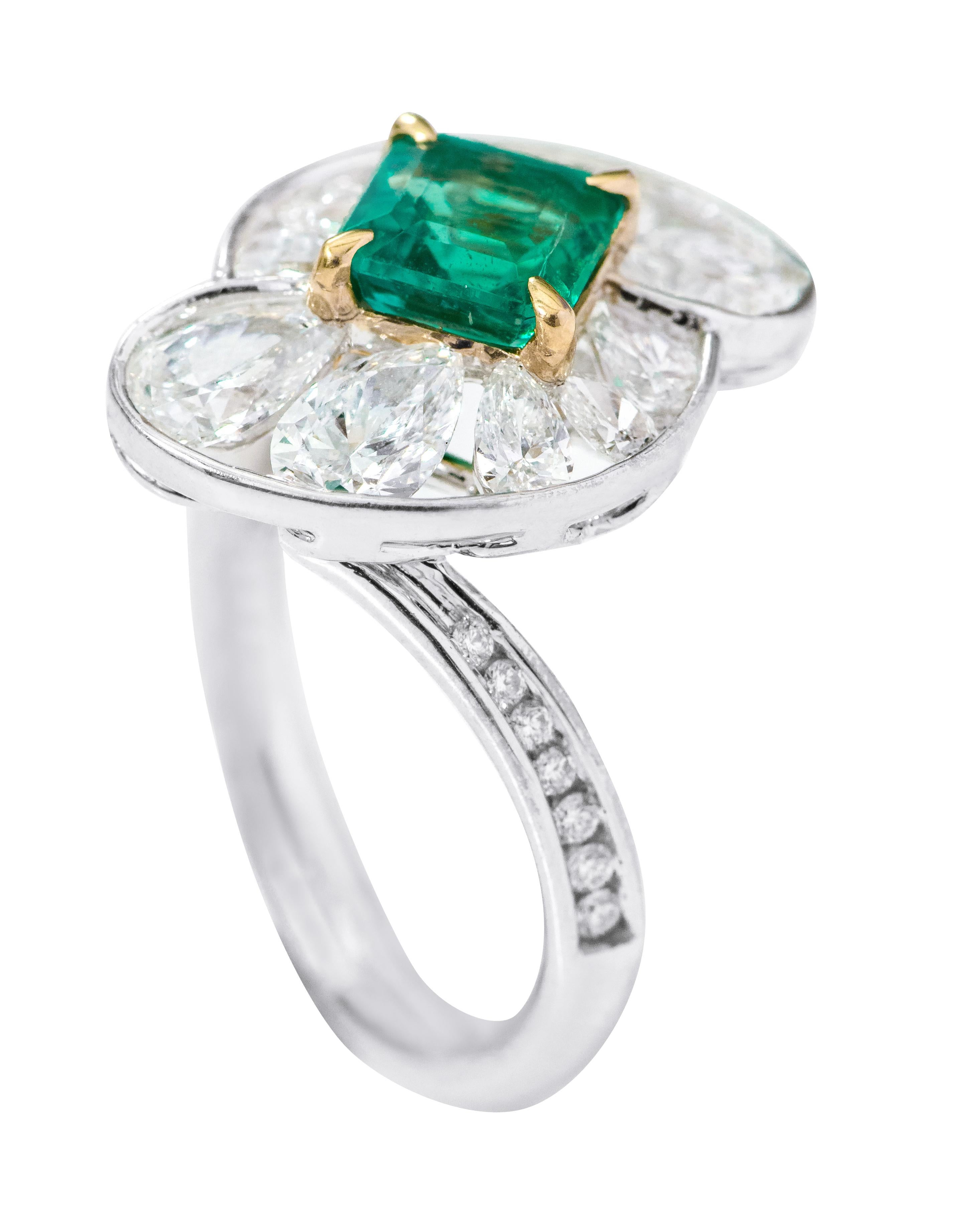 Women's 18 Karat White Gold 1.10 Carat Natural Emerald and Diamond Cluster Cocktail Ring For Sale