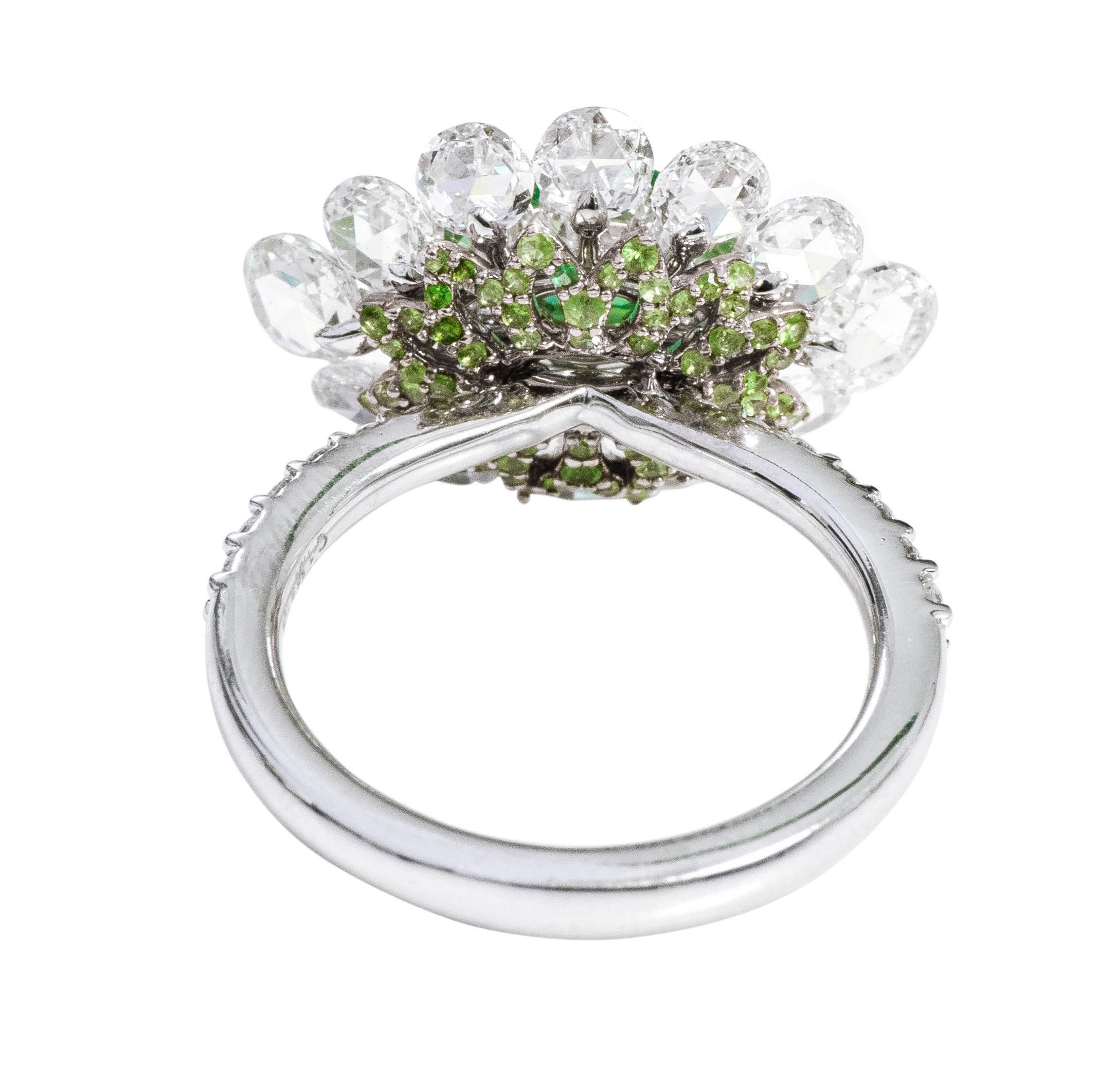 18 Karat Weißgold 1,10 Karat natürlicher Smaragd und Diamant Rosenschliff Cluster-Ring Damen im Angebot