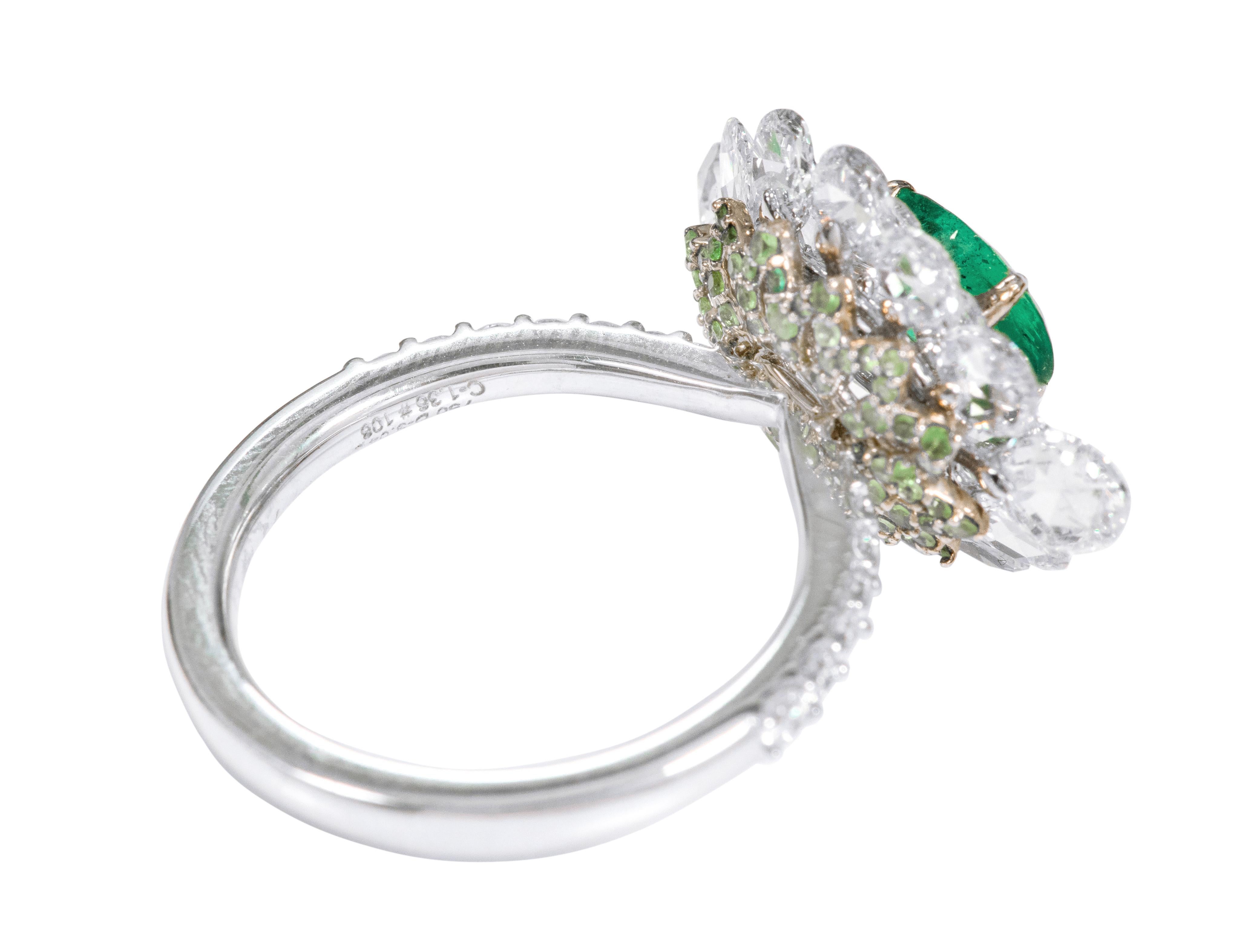 18 Karat White Gold 1.10 Carat Natural Emerald and Diamond Rose-Cut Cluster Ring For Sale 1