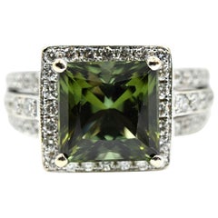 18 Karat White Gold, 1.20 Carat Green Tourmaline and Round Diamond Cocktail Ring