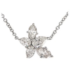 Collana con farfalla in oro bianco 18 carati e diamanti da 1,20 carati