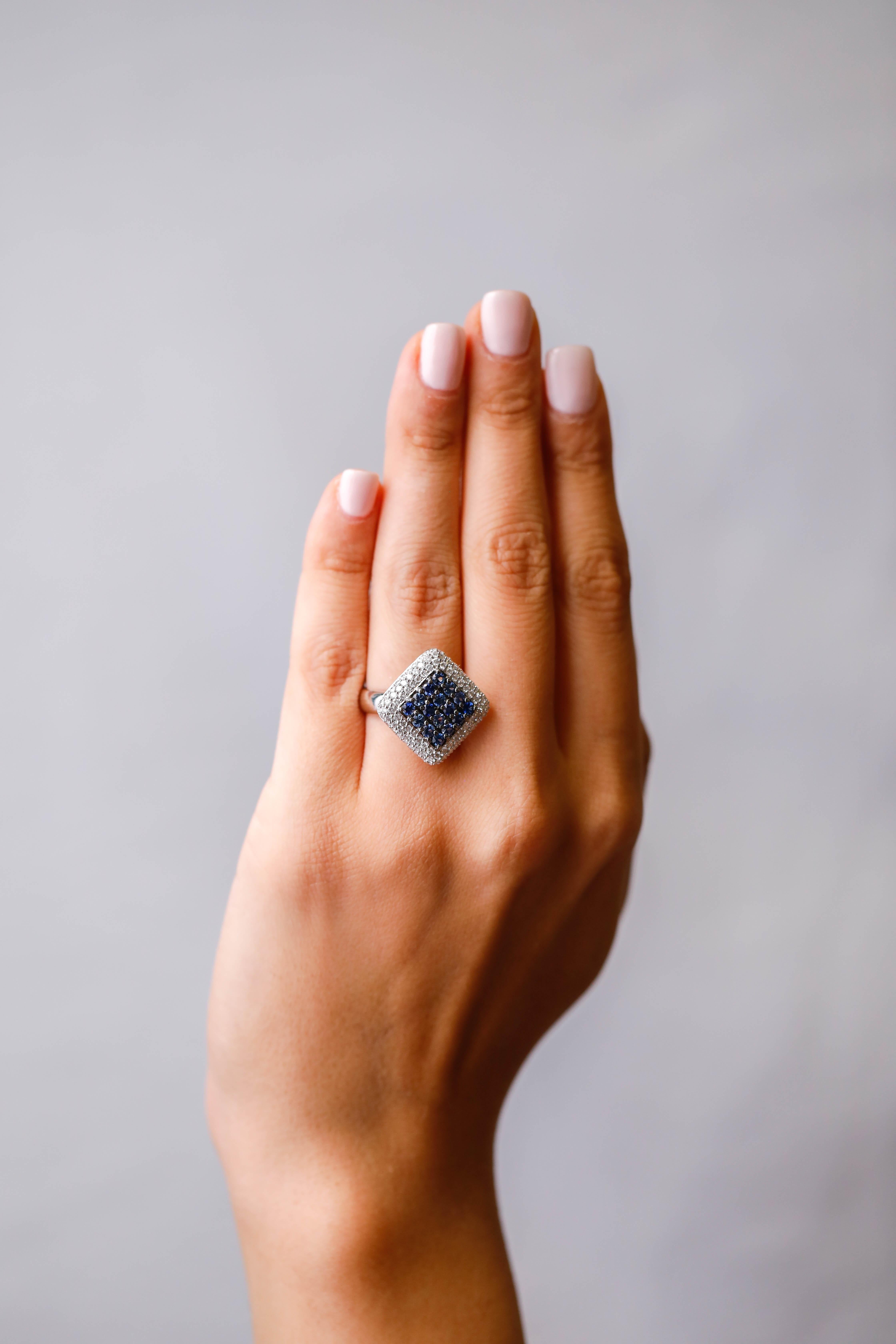 2,50 TCW Blauer Saphir Diamant Akzent Diamant Cocktail Ring 18 Karat Weißgold (Rundschliff) im Angebot