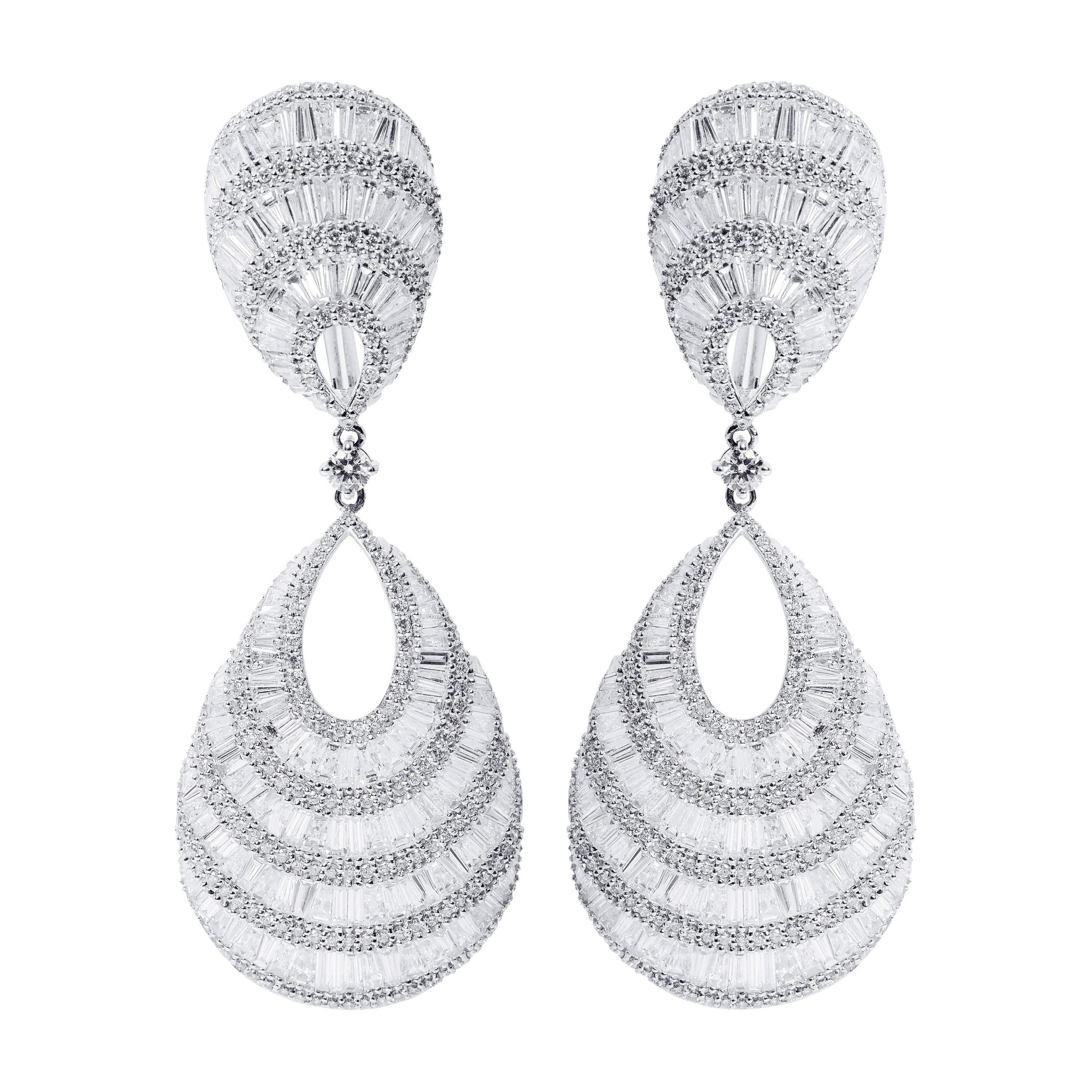 18 Karat White Gold 12.74 Carat Diamond Drop Cocktail Statement Earrings For Sale