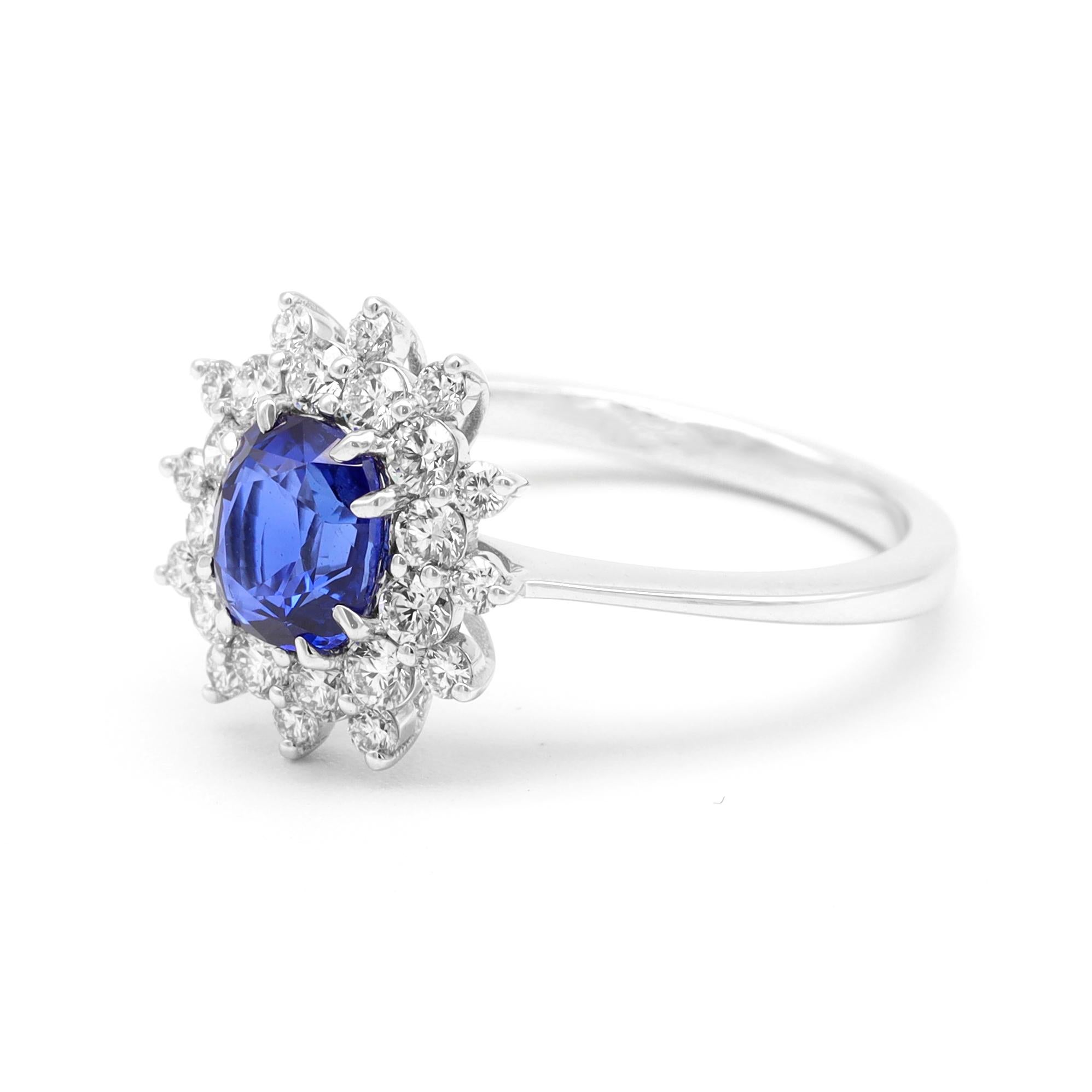 Contemporary 18 Karat White Gold 1.30 Carat Blue Sapphire Oval-Cut and Diamond Cluster Ring For Sale