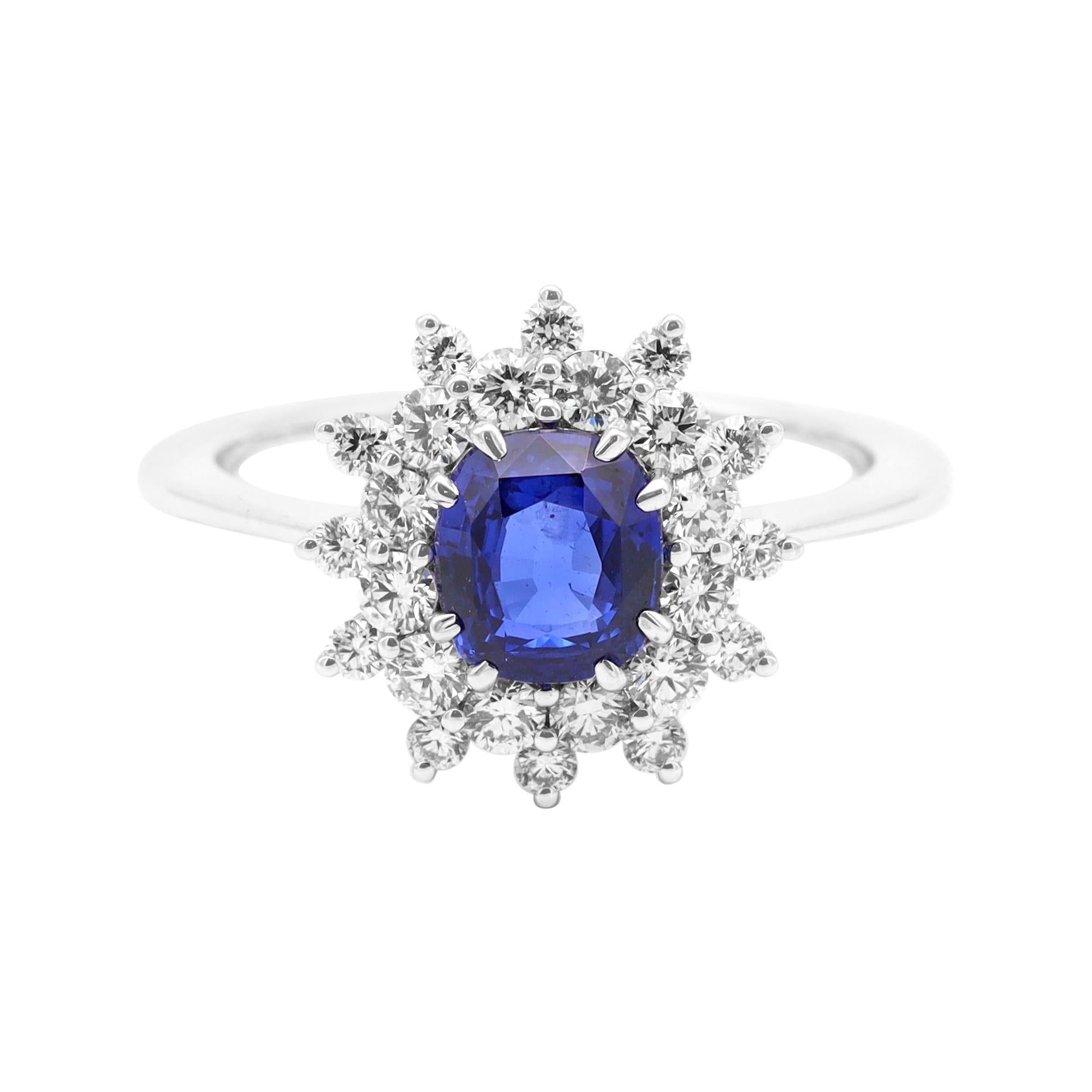 18 Karat White Gold 1.30 Carat Blue Sapphire Oval-Cut and Diamond Cluster Ring For Sale