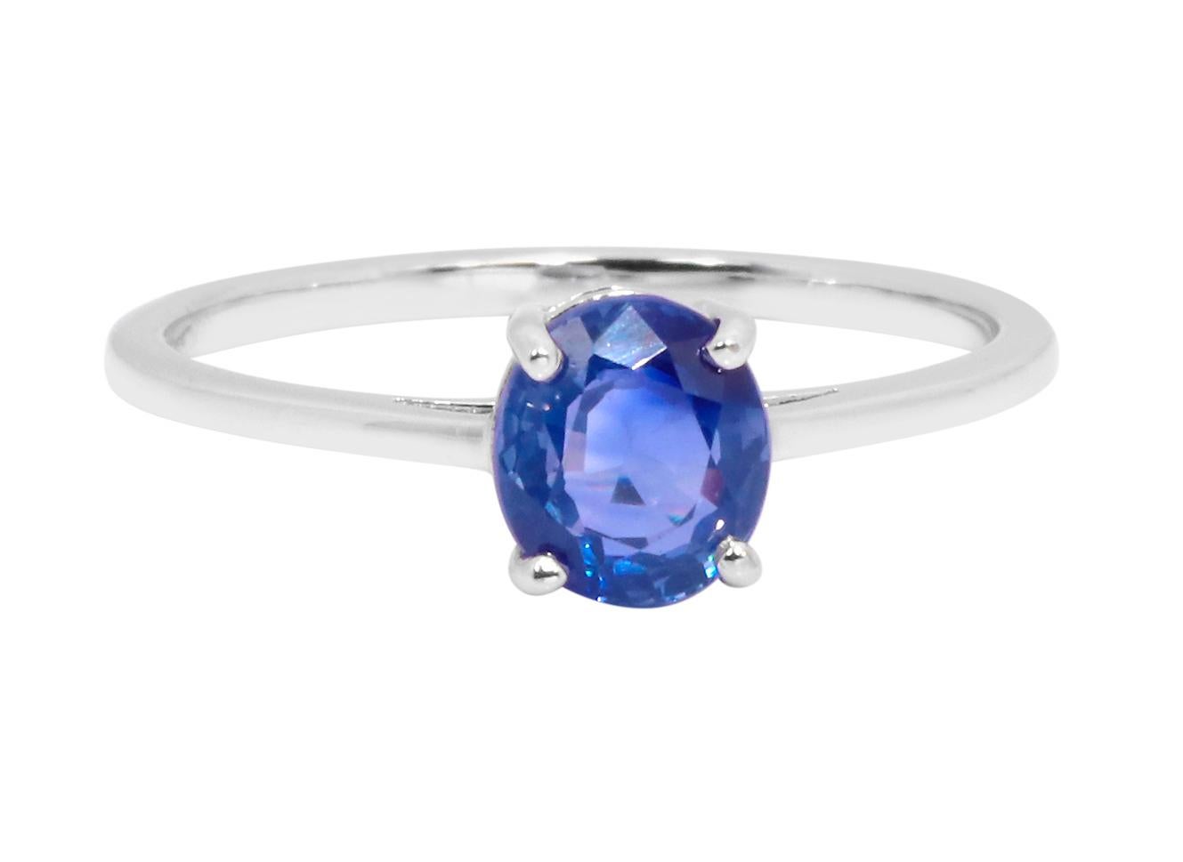 Bague en or blanc 18 carats sertie d'un saphir bleu de 1,32 carat, monture à griffes Neuf - En vente à Jaipur, IN