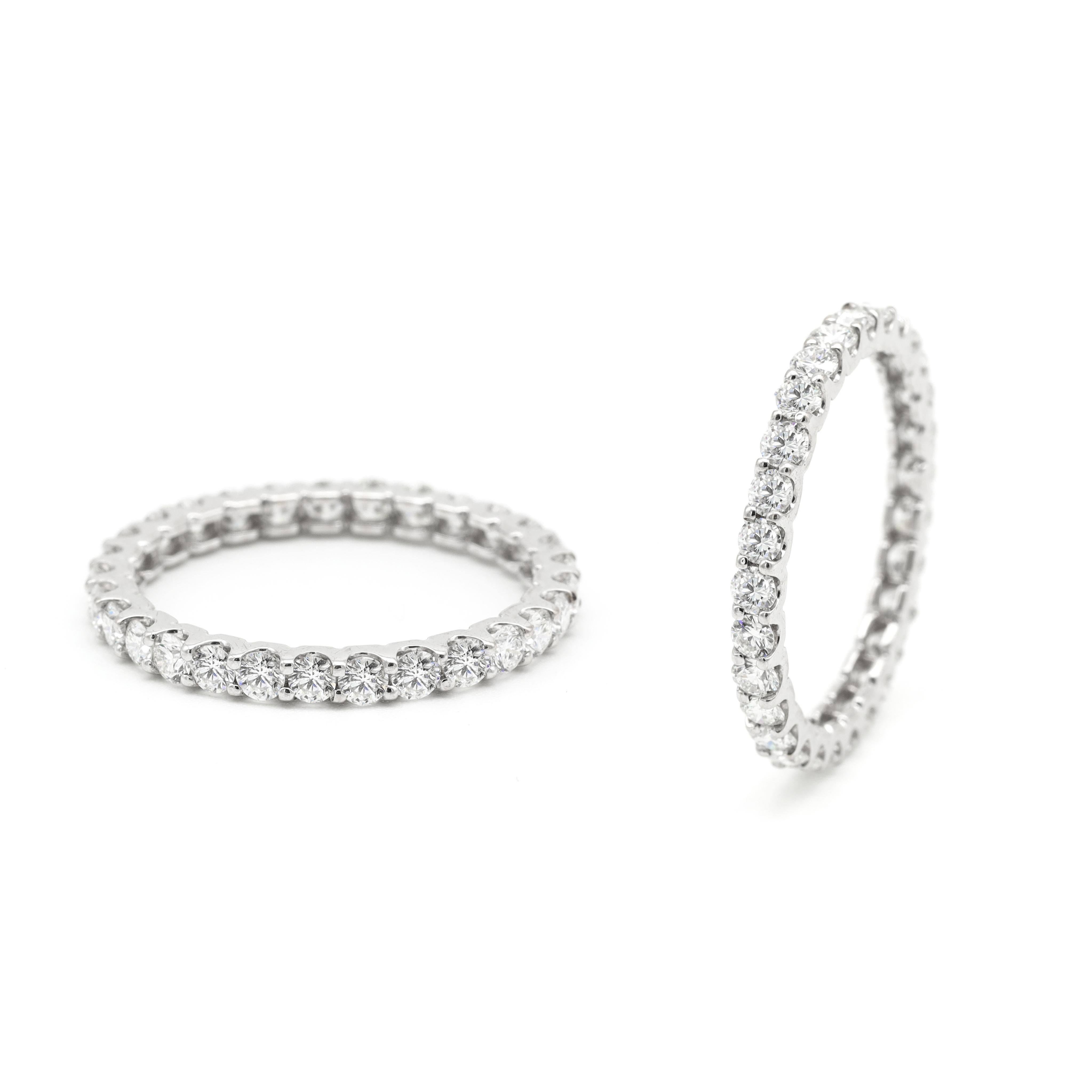 Modern 18 Karat White Gold 1.38 Carat Diamond Brilliant-Cut Eternity Full Band Ring For Sale