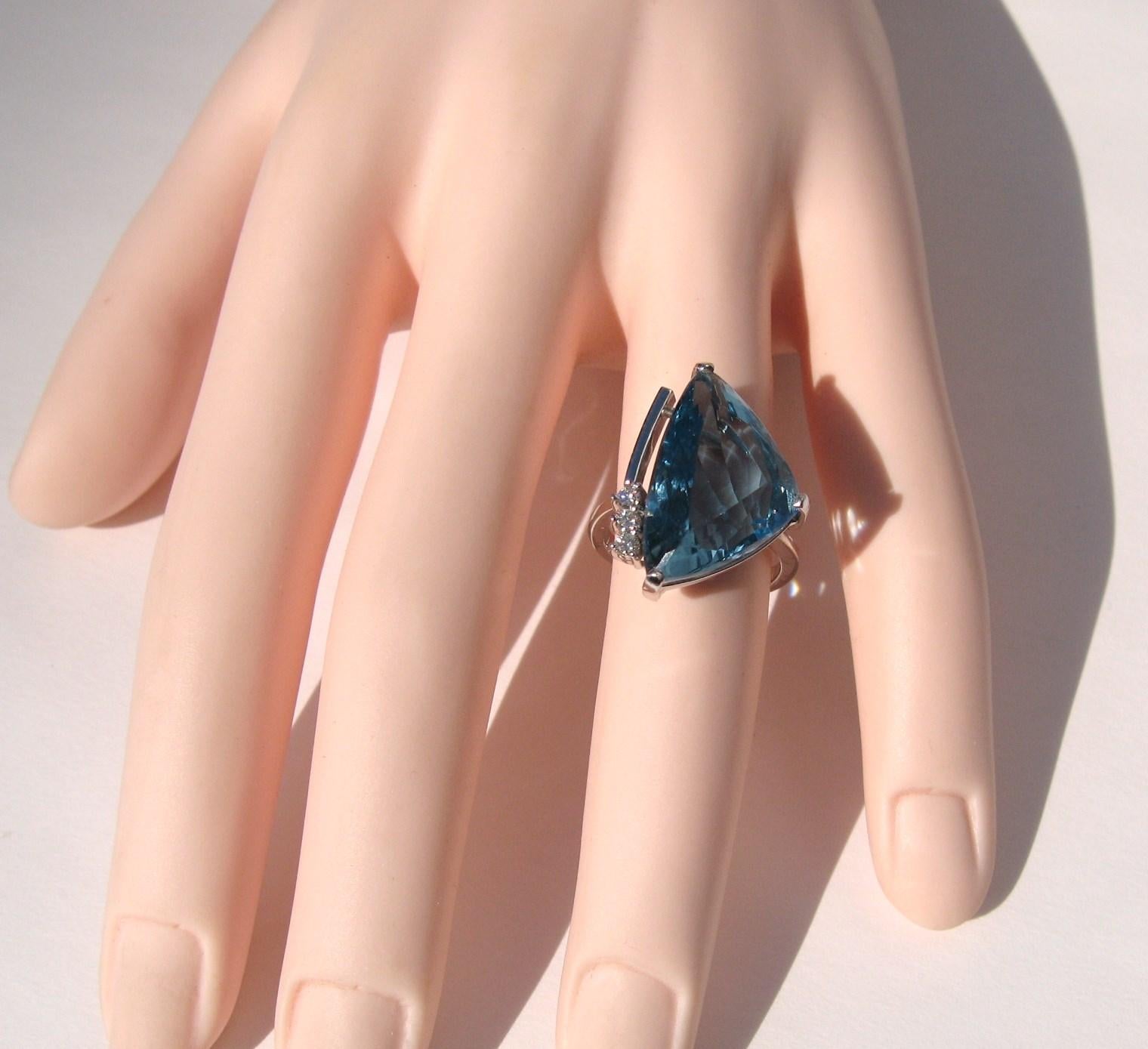 Women's 18 Karat White Gold 14+ Carat Blue Topaz Diamond Modernist Cocktail Ring For Sale
