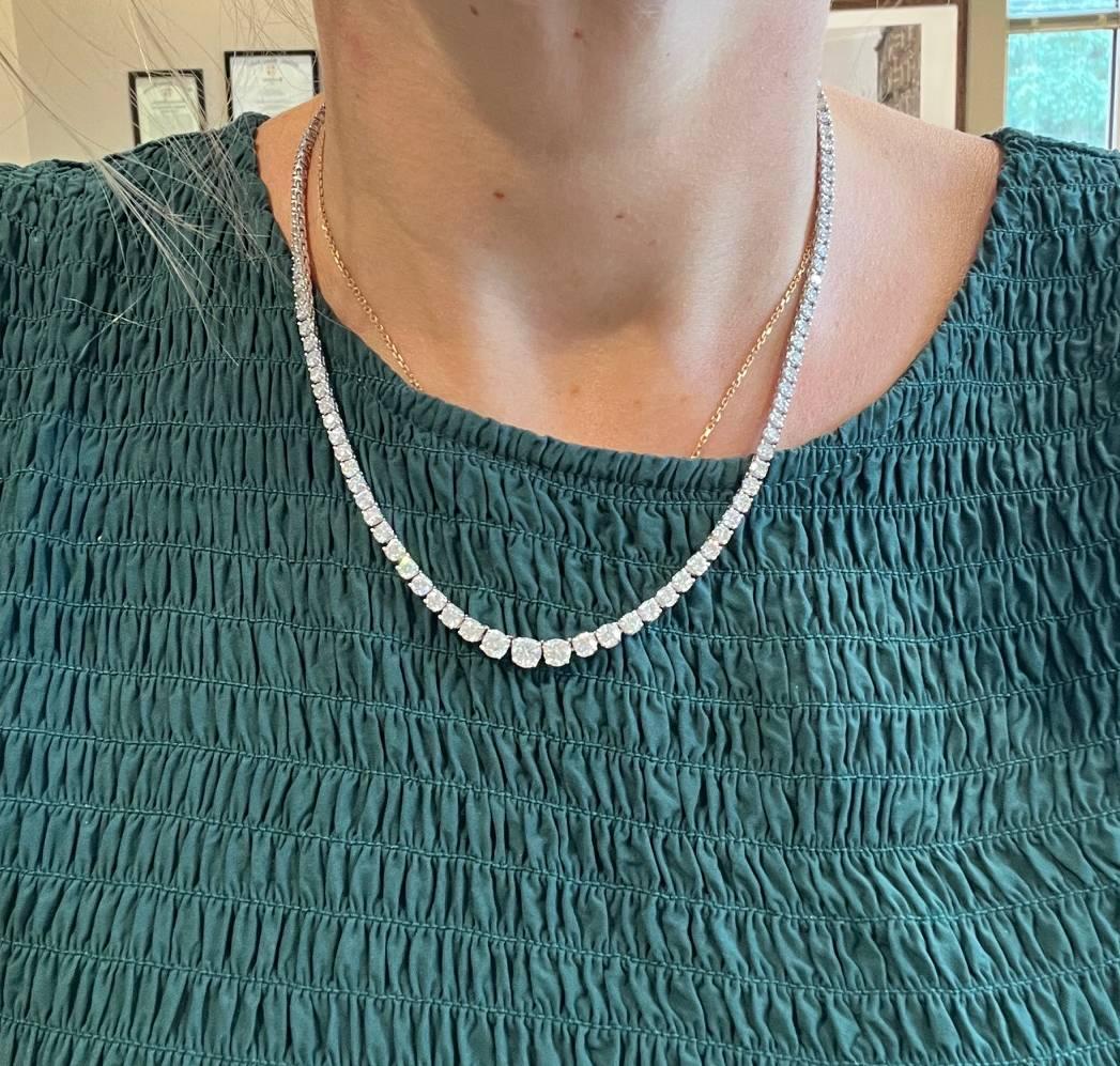 18 Karat White Gold 14 Carat Natural Diamond Tennis Riviera Graduated Necklace In Excellent Condition In  Baltimore, MD