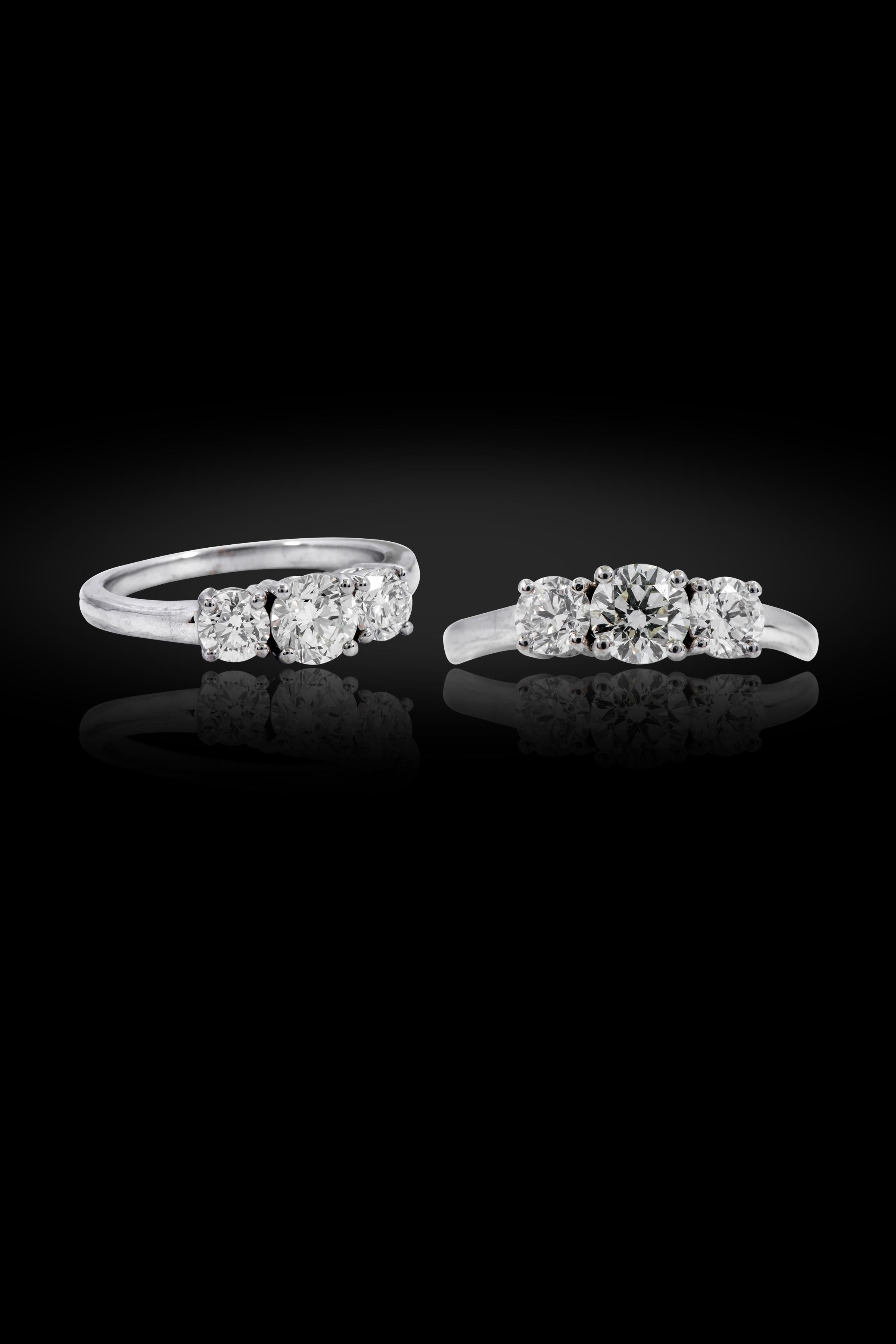 18 Karat White Gold 1.40 Carat Diamond Engagement Three-Stone Solitaire Ring For Sale 4