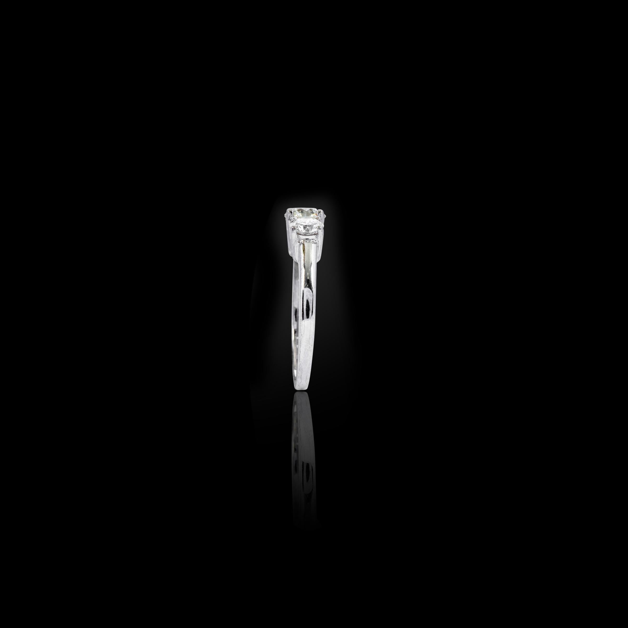 18 Karat White Gold 1.40 Carat Diamond Engagement Three-Stone Solitaire Ring For Sale 2