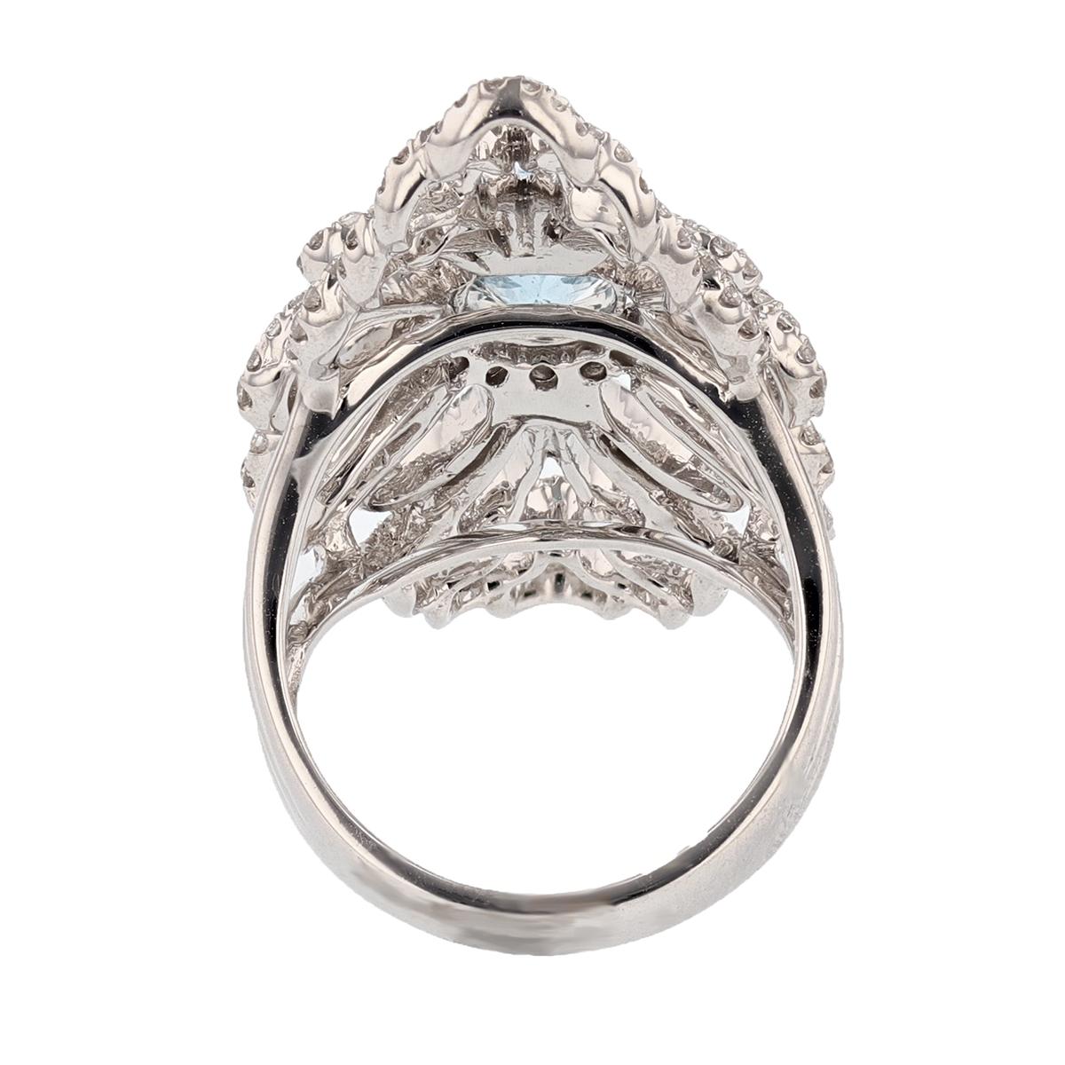 18 Karat White Gold 1.40 Carat Oval Aquamarine Diamond Ring In New Condition For Sale In Houston, TX