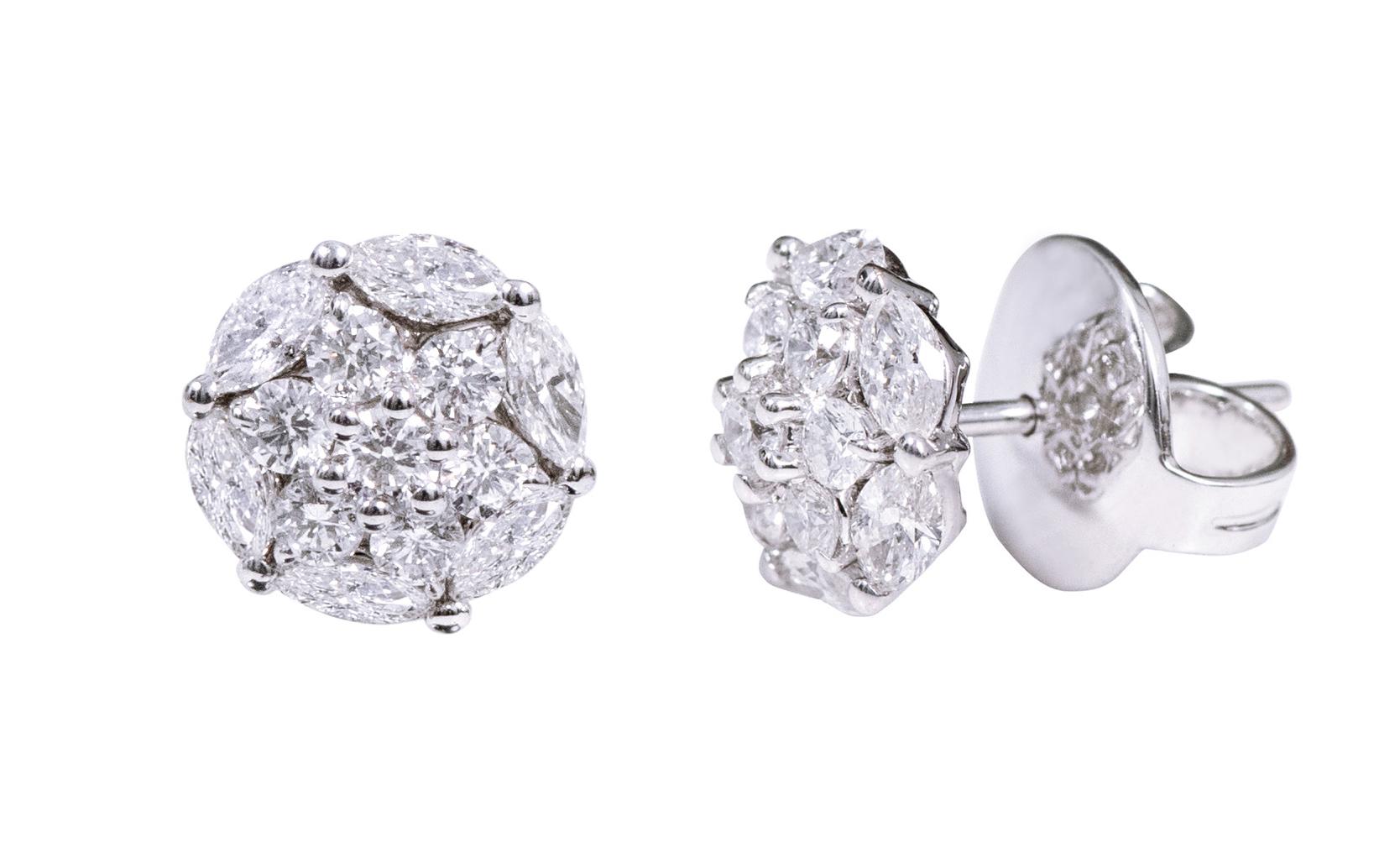 18 Karat White Gold 1.46 Carat Diamond Stud Earrings

This spectacular diamond sunflower modulation stud earring is exquisite. The design is magnificently created in various levels to fire up the sun/chakra with the combination of solitaire full-cut