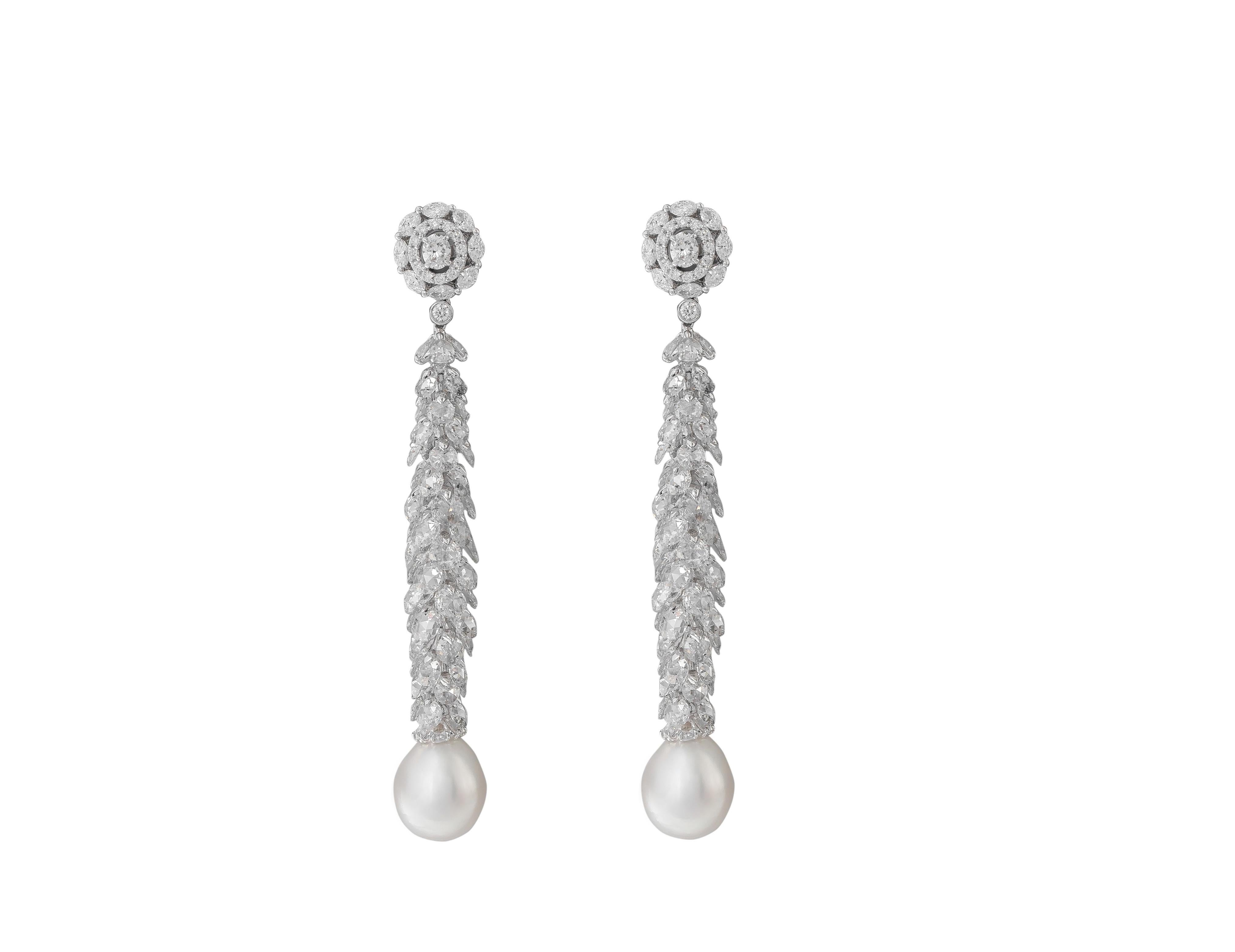 Contemporain Boucles d'oreilles en goutte cocktail en or blanc 18 carats, diamants 14,64 carats et perles en vente