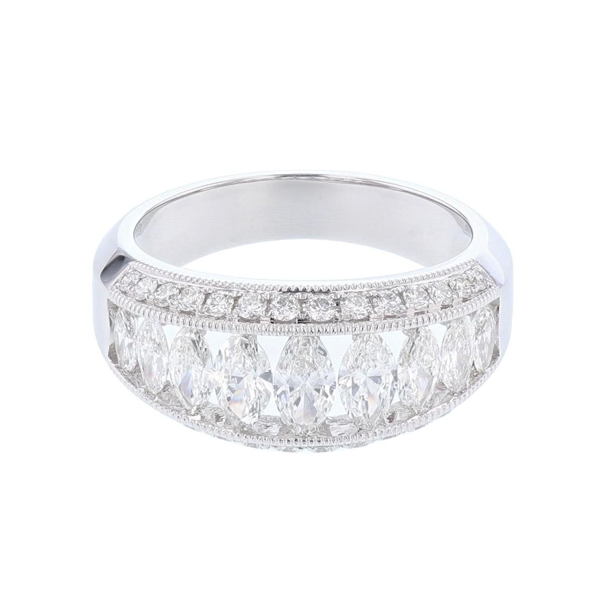 Contemporary 18 Karat White Gold 1.49 Carat Marquise and Round Diamond Ring For Sale