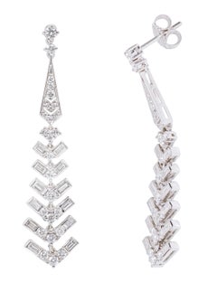 18 Karat White Gold 1.50 Carat Diamond Dangle Earrings