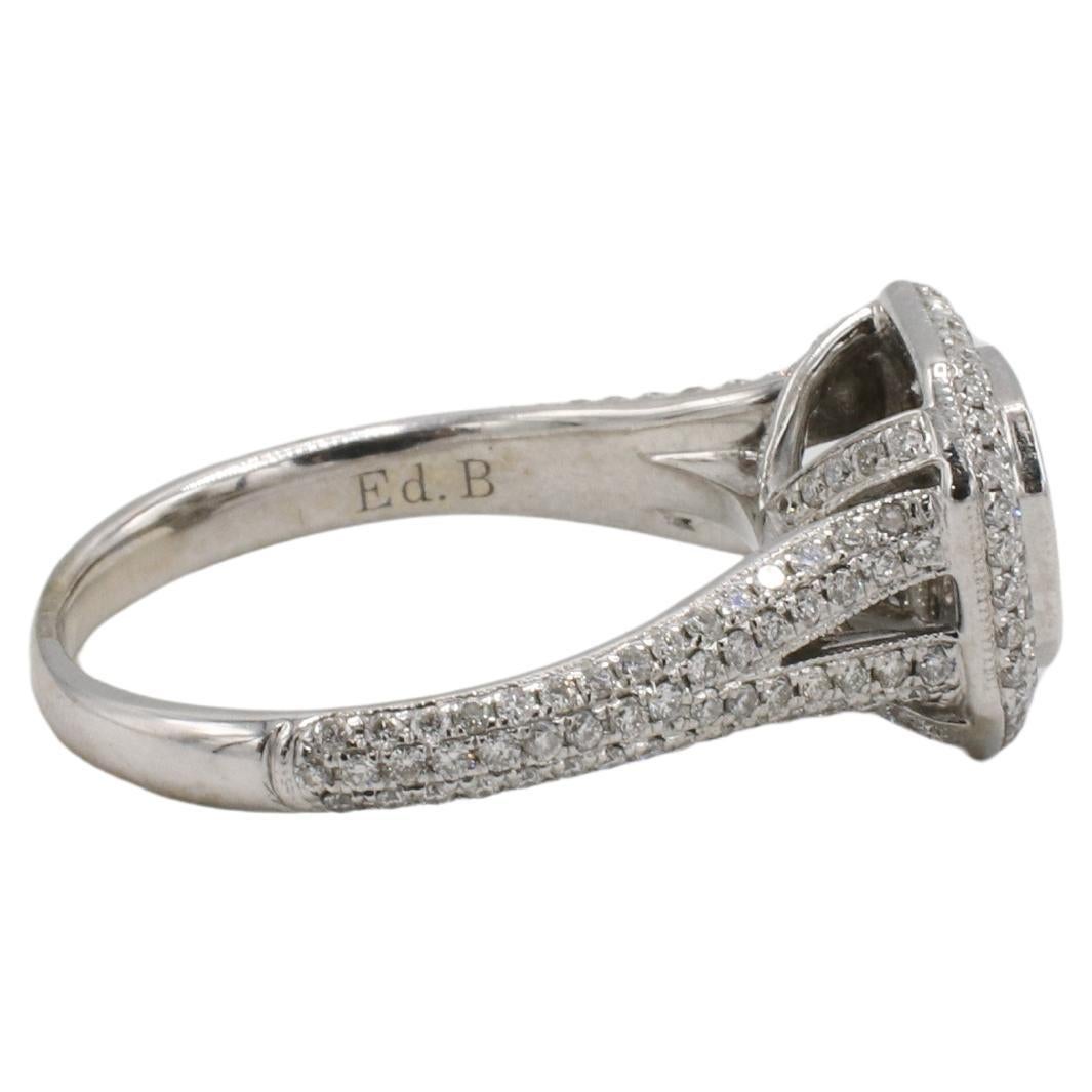Anillo de compromiso de oro blanco de 18 quilates con halo de diamantes naturales de 1,50 quilates Moderno en venta