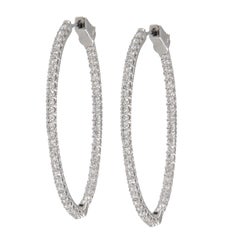 Oro blanco de 18 quilates, 1,50 Cttw. Pendientes de aro con diamantes por dentro y por fuera