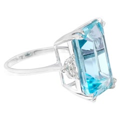 18 Karat White Gold 15.03 Carat Emerald-Cut Aquamarine and Diamond Cocktail Ring