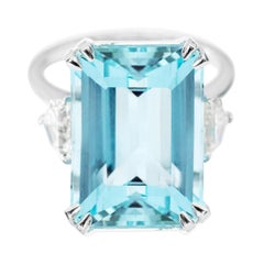 18 Karat White Gold 15.03 Carat Emerald-Cut Aquamarine and Diamond Cocktail Ring
