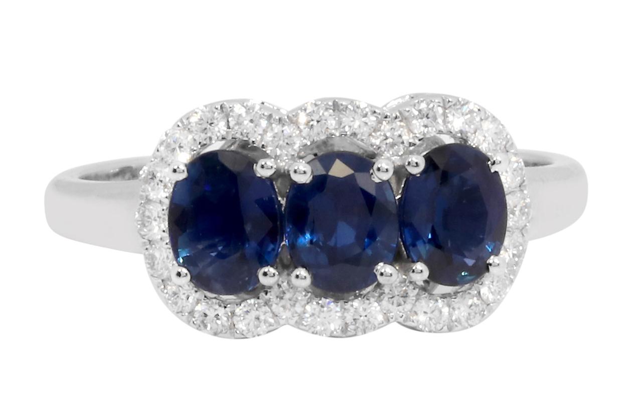 Contemporary 18 Karat White Gold 1.52 Carats Sapphire and Diamond Three-Stone Ring For Sale
