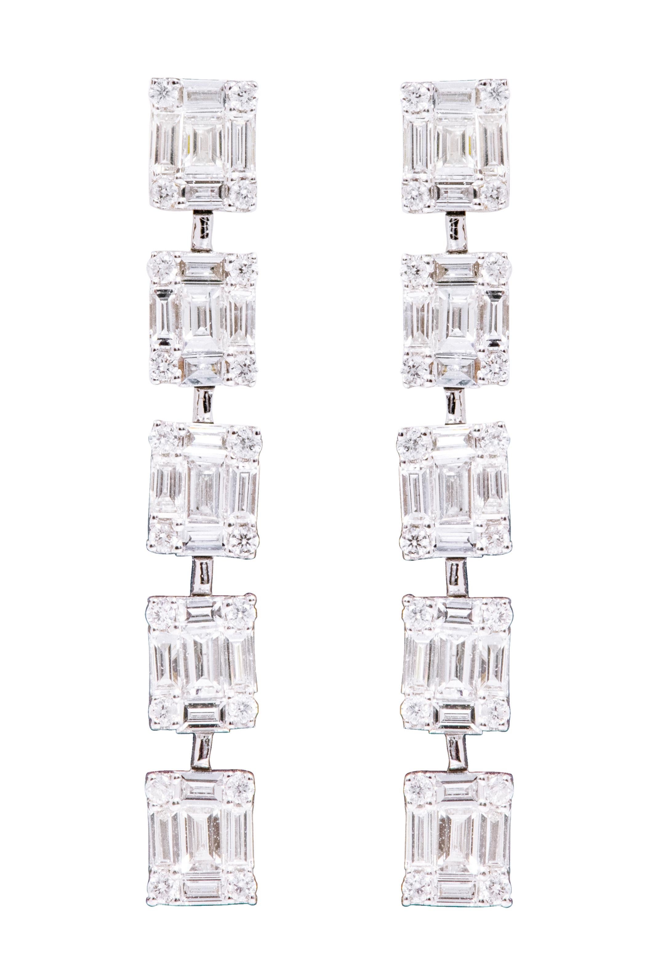 18 Karat White Gold 1.59 Carat Diamond Dangle Earrings In New Condition For Sale In Jaipur, IN