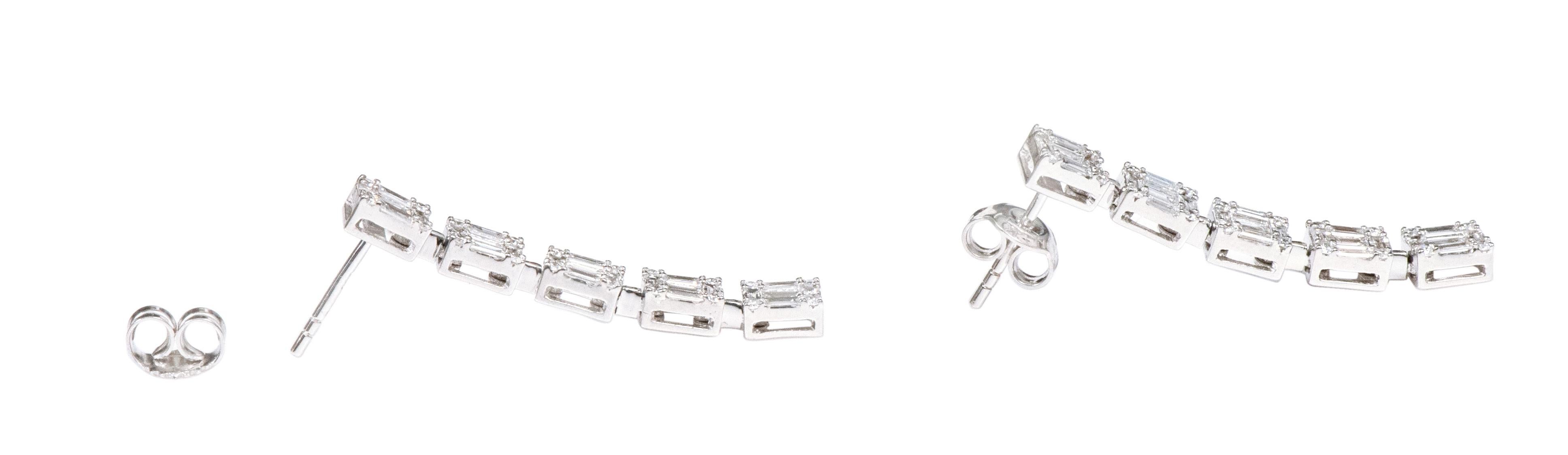 Women's 18 Karat White Gold 1.59 Carat Diamond Dangle Earrings For Sale