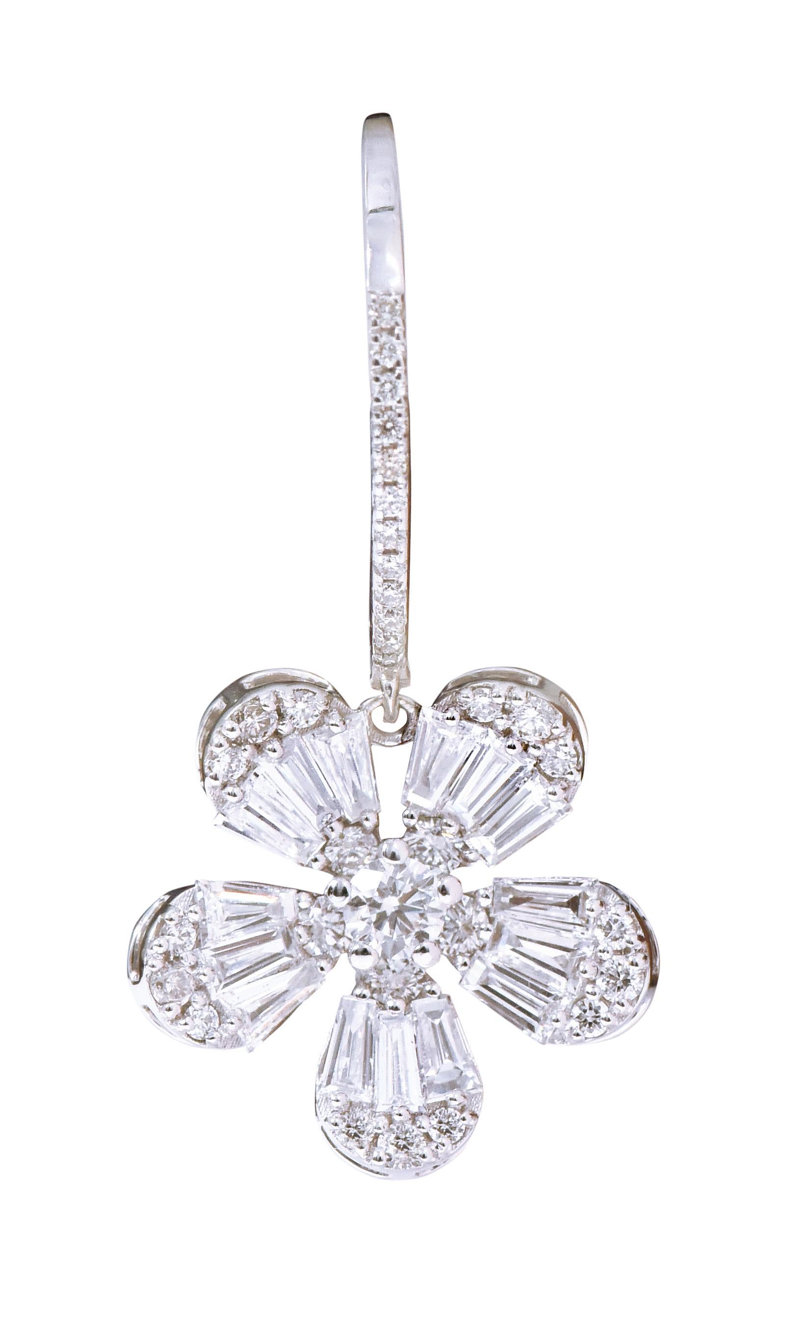 18 Karat White Gold 1.71 Carat Diamond Flower Drop Earrings For Sale 1