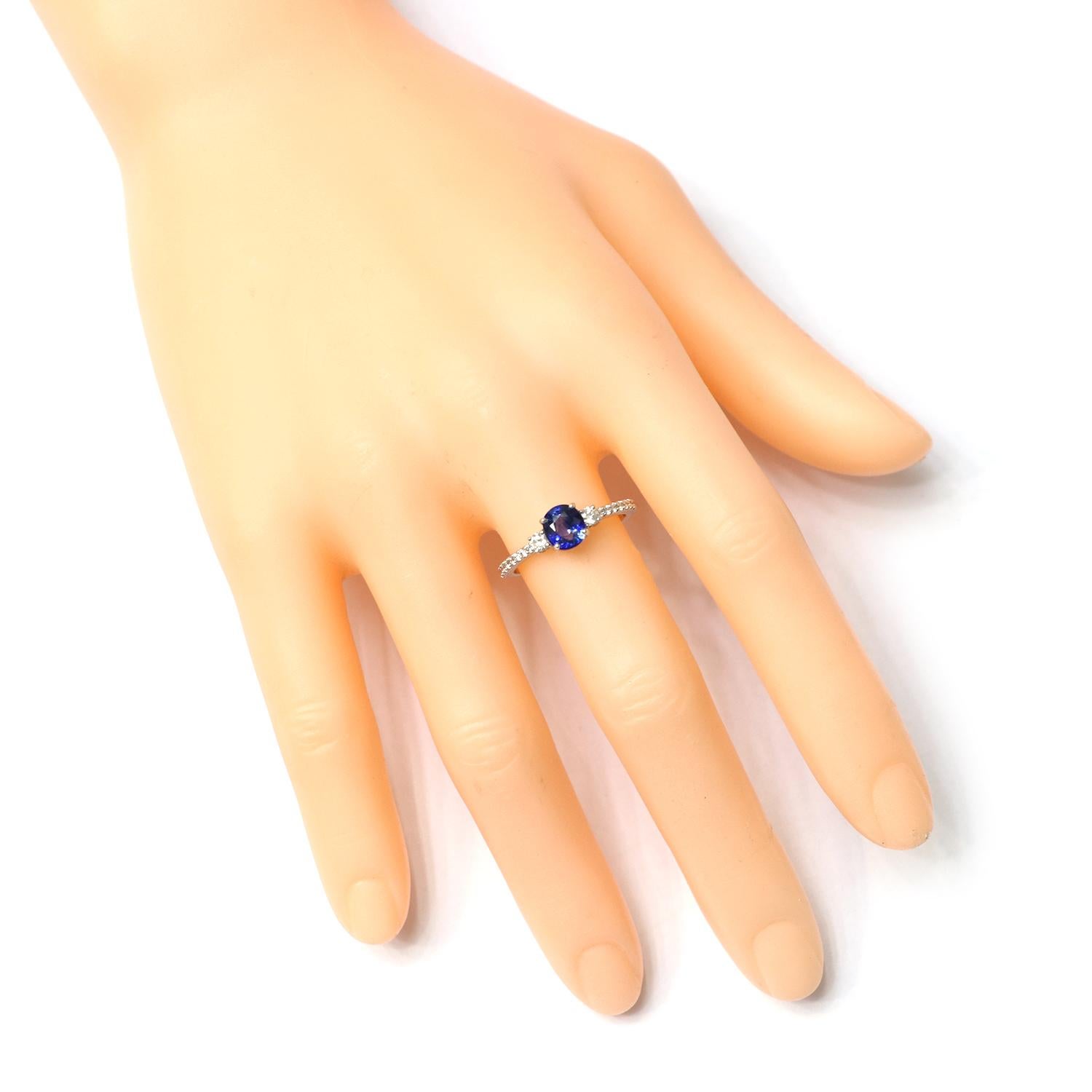 18 Karat White Gold 1.74 Carat Sapphire and Diamond Solitaire Ring 

Timeless, elegant, and magnificent, this trinity ring features an organic silhouette, the design emulates subtle eminence. The glamourous ring features a Round-cut Sapphire