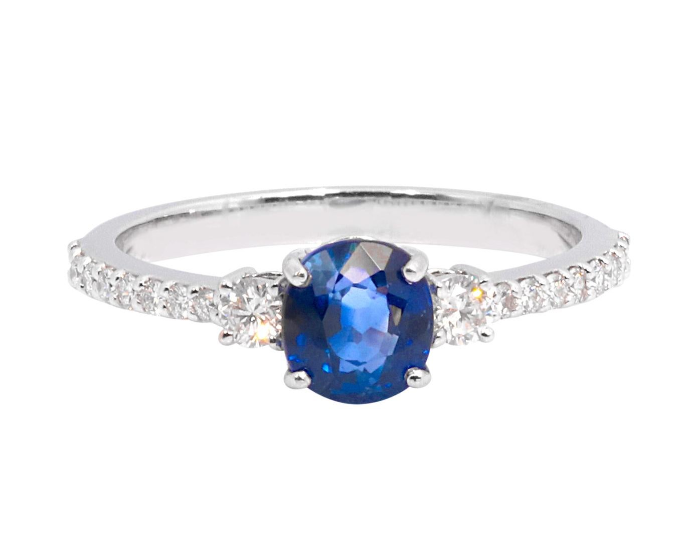 18 Karat White Gold 1.74 Carat Sapphire and Diamond Solitaire Ring  In New Condition For Sale In Jaipur, IN