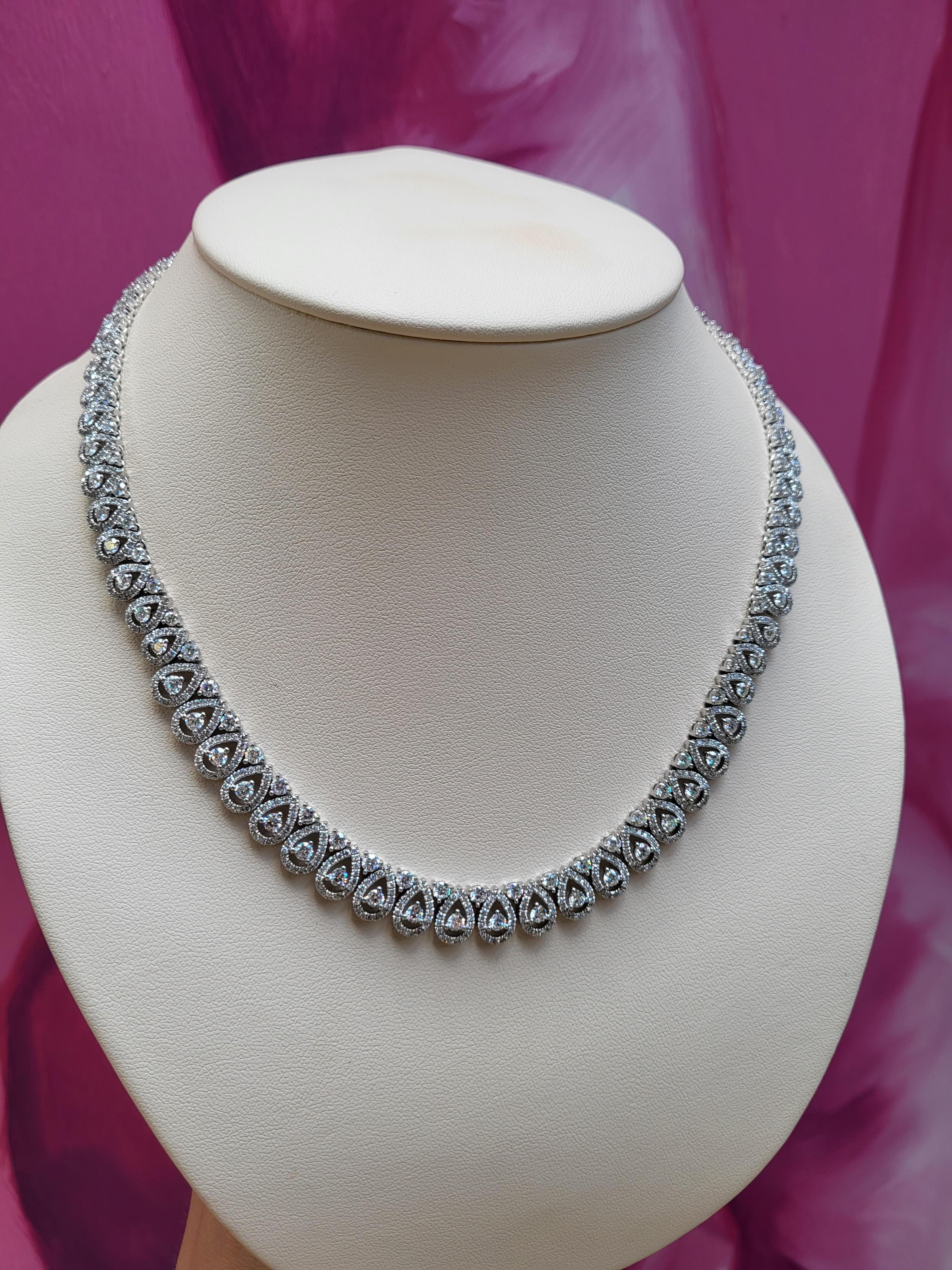 18 Karat White Gold 17.64 Carat Total Weight Pear Shaped Diamond Halo Necklace In New Condition For Sale In Houston, TX