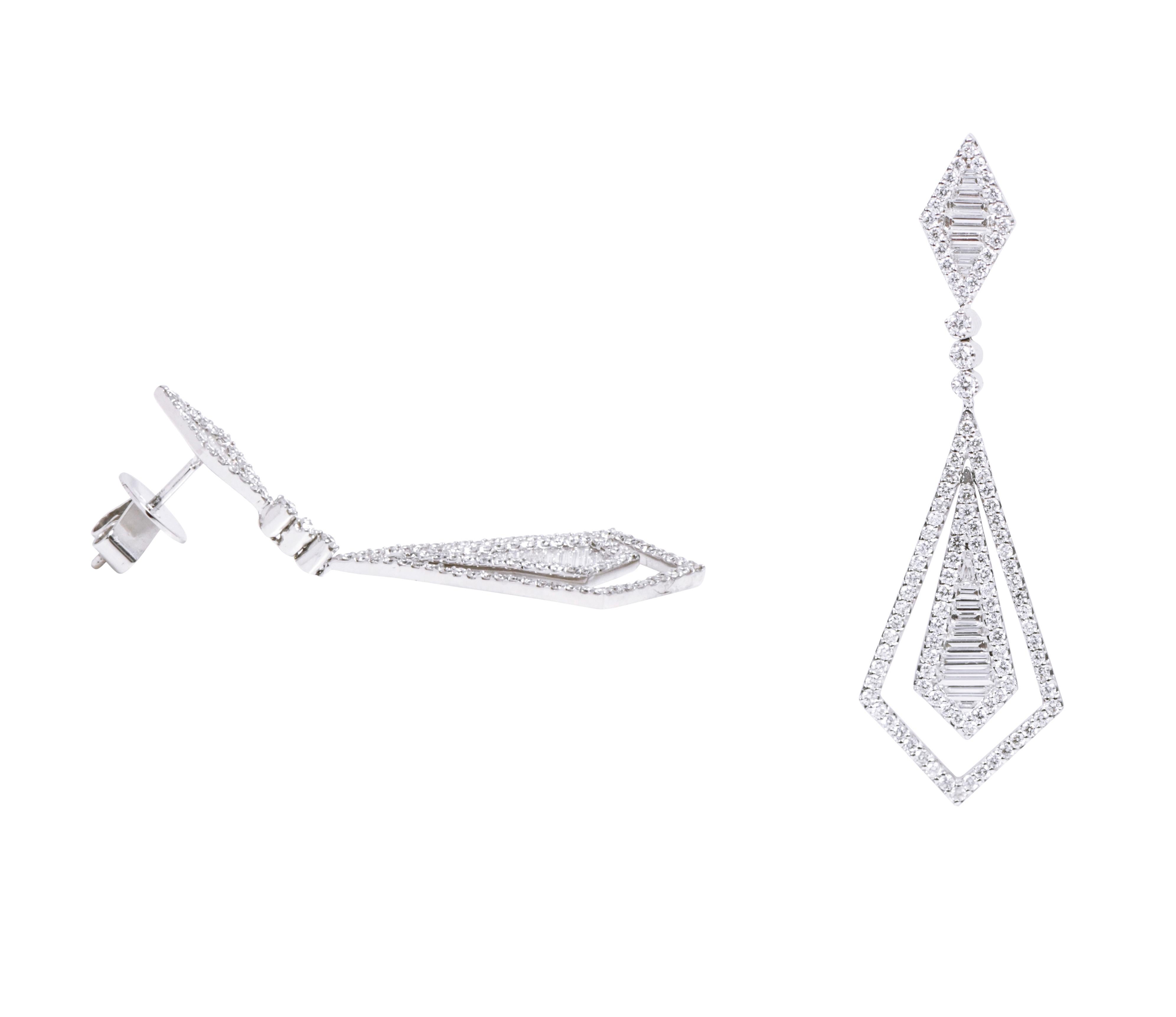 18 Karat White Gold 1.77 Carats Diamond Drop Earrings in Contemporary Style 

The glamourous earring has a really unique design making it an excellent piece that can be enjoyed often. The earring is amicably formed with two quadrilateral shapes
