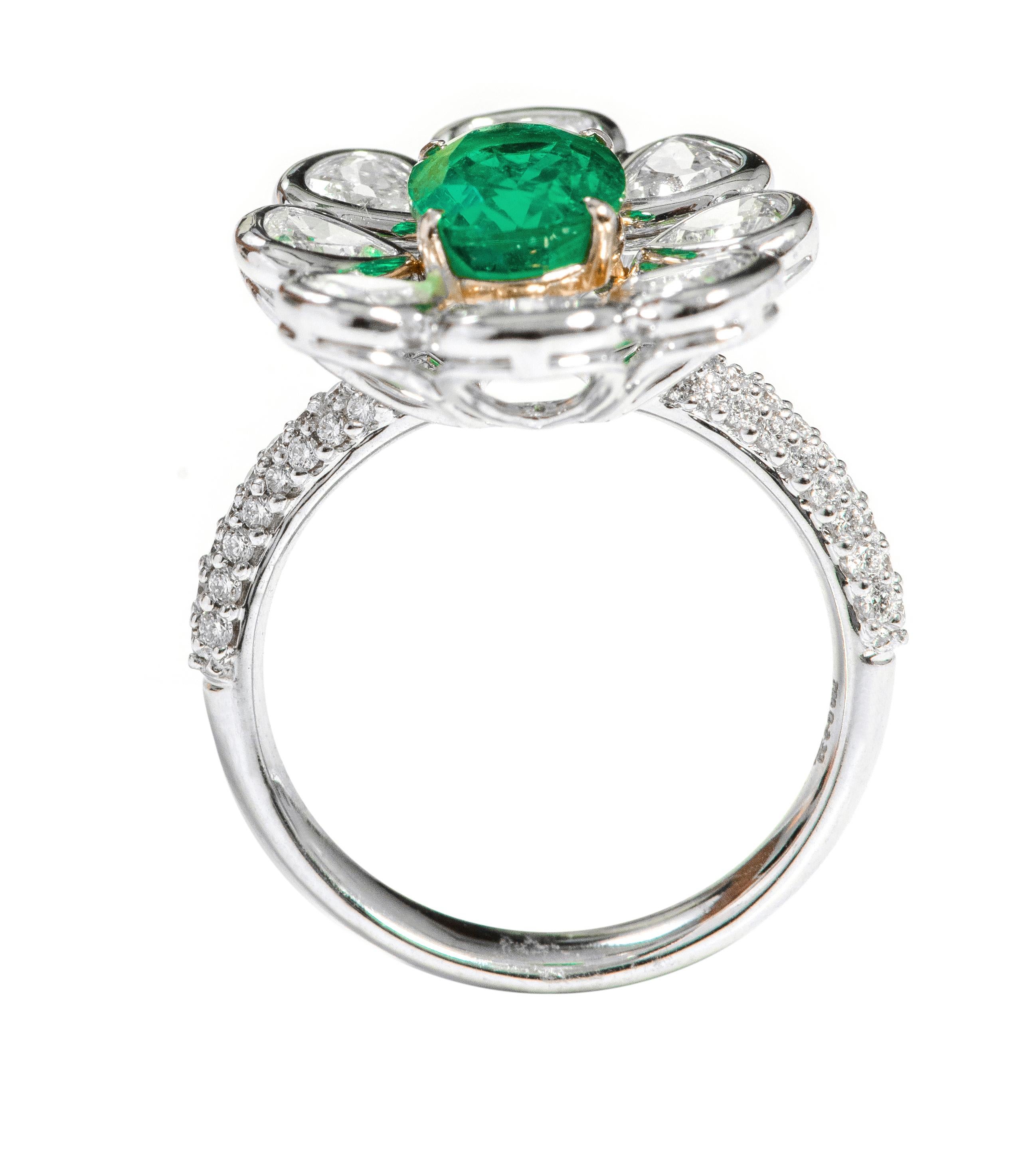 Contemporary 18 Karat White Gold 1.80 Carat Natural Emerald and Diamond Masterpiece Ring For Sale