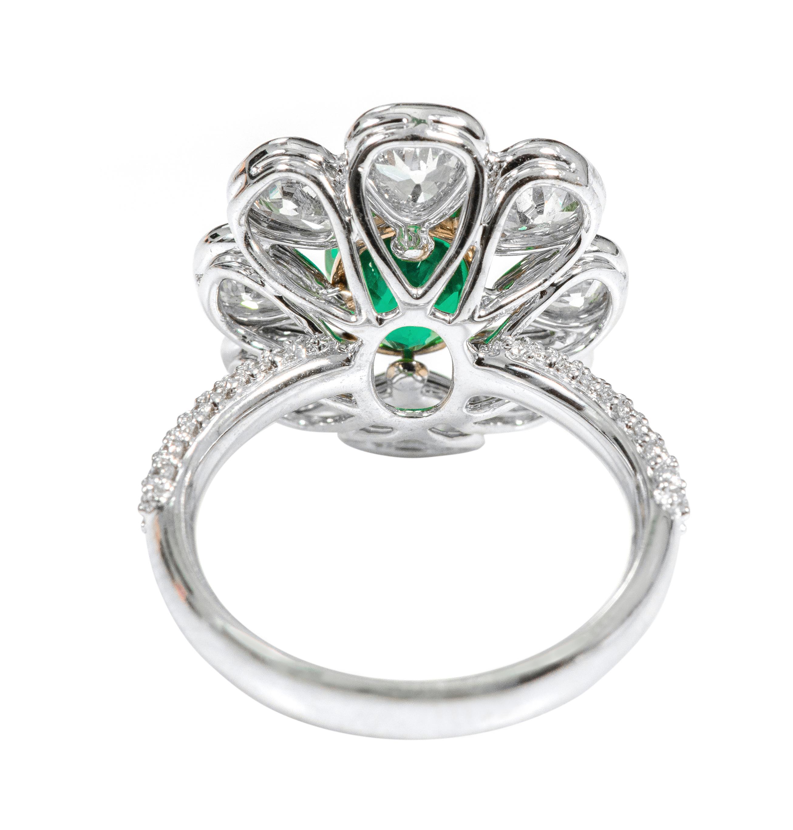 18 Karat White Gold 1.80 Carat Natural Emerald and Diamond Masterpiece Ring For Sale 1