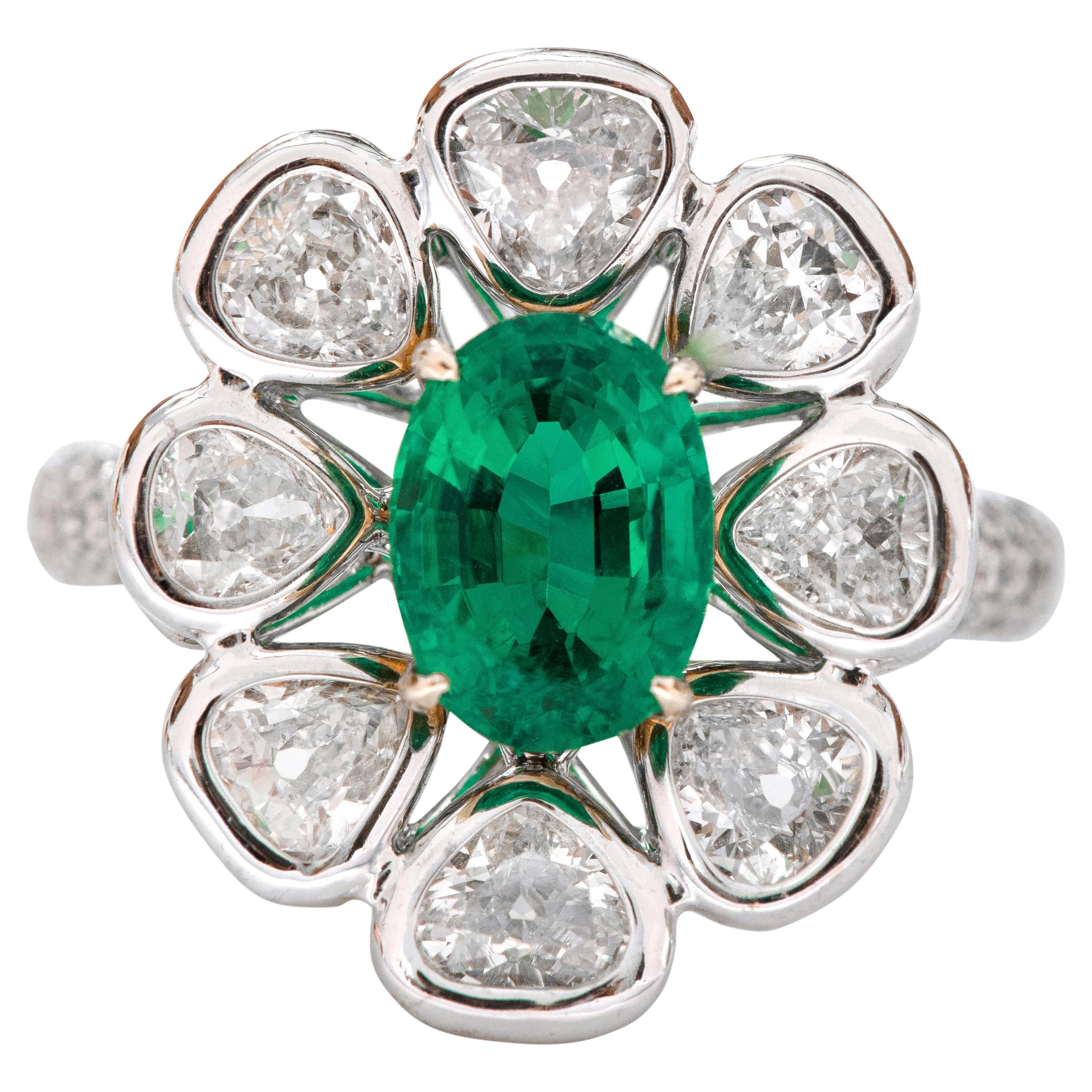 18 Karat White Gold 1.80 Carat Natural Emerald and Diamond Masterpiece Ring For Sale