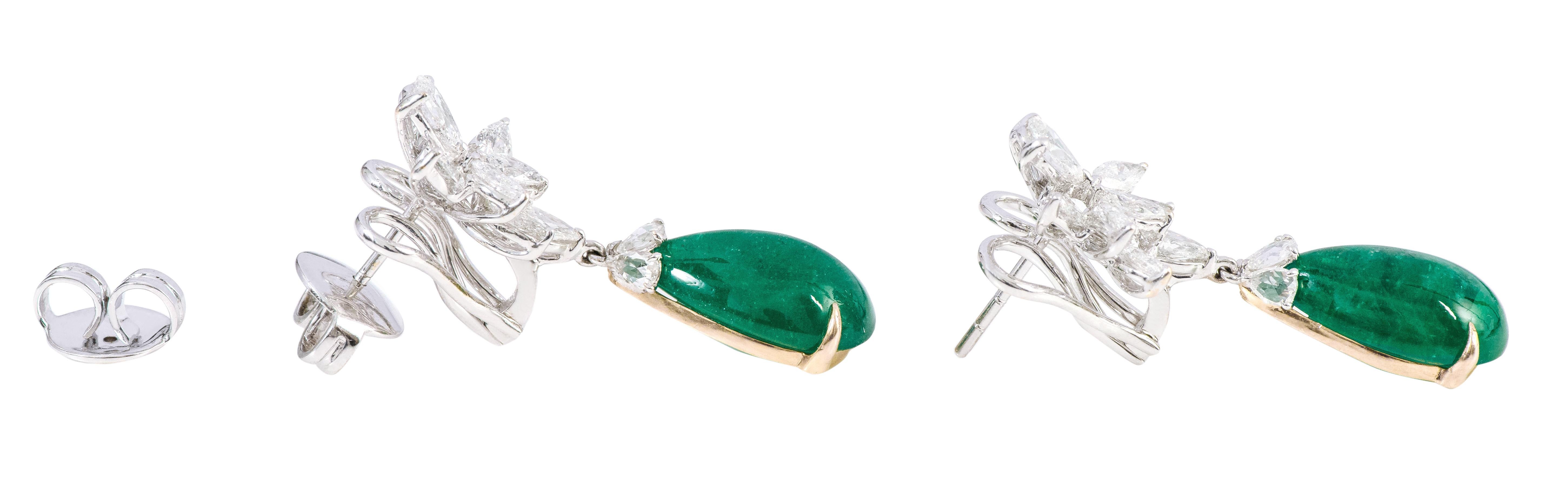 18 Karat White Gold 18.66 Carats Natural Emerald and Diamond Drop Earrings In New Condition For Sale In Jaipur, IN
