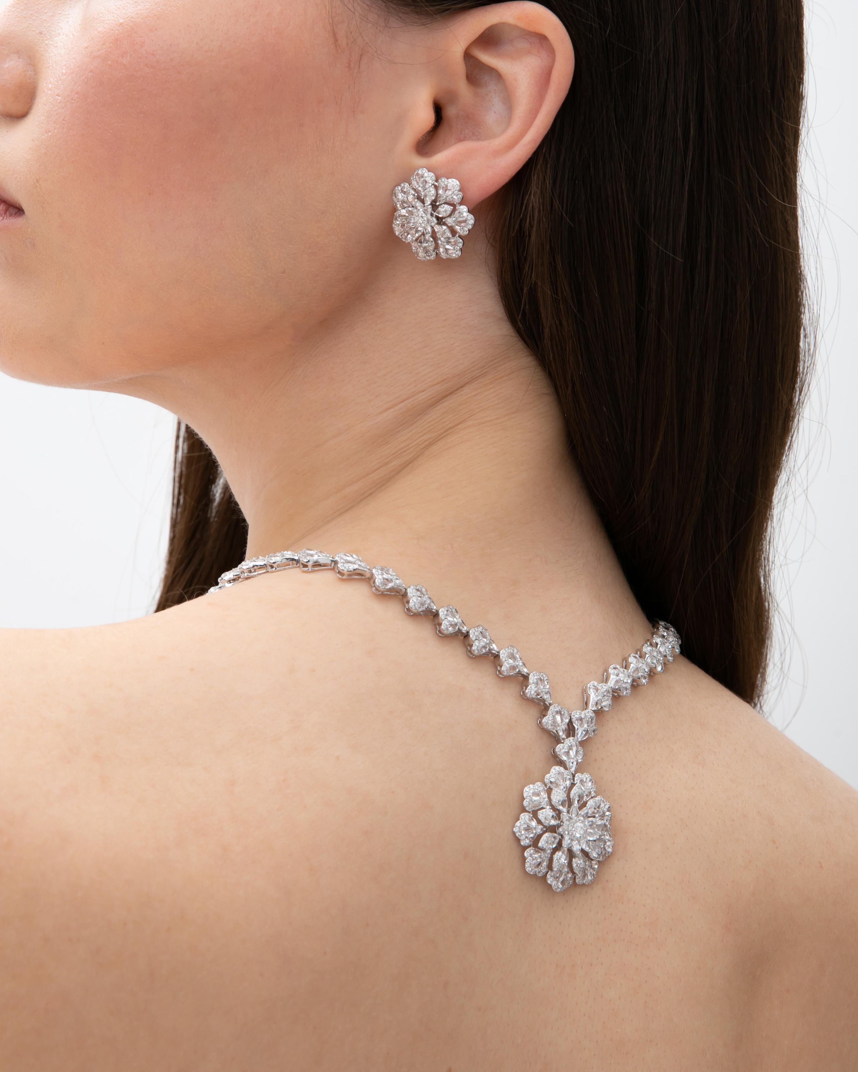 Art Deco 18 Karat White Gold 18.86ct Rose Cut Diamond Contemporary Statement Necklace For Sale