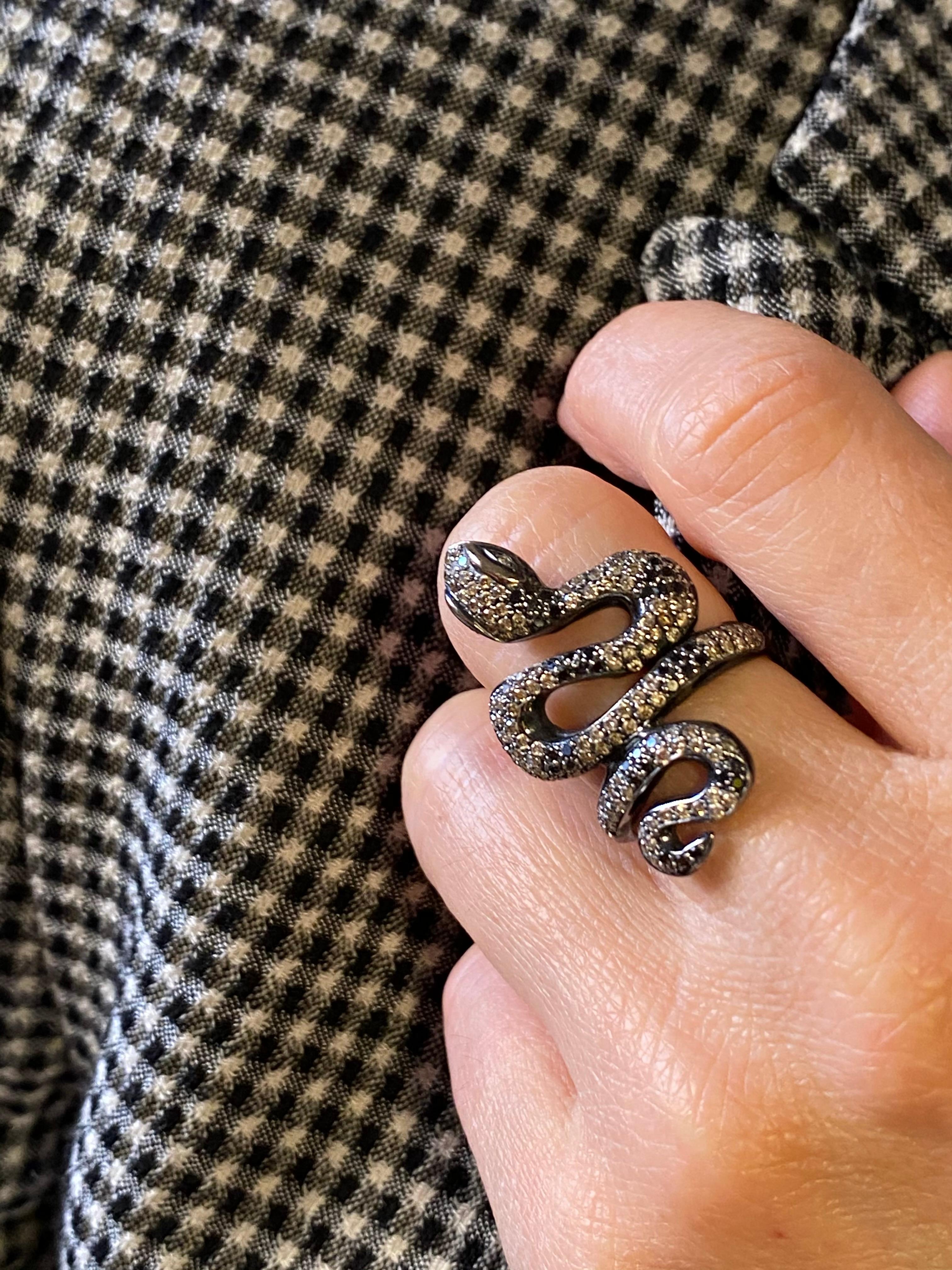 Rossella Ugolini Design Collection, 18 Karat Burnished White Gold 1,90 Karat Brown & Black Diamonds Snake Cocktail Design Ring.
This ring takes inspiration by the snake and its royalty: the winding is represented by the design of the ring.
A