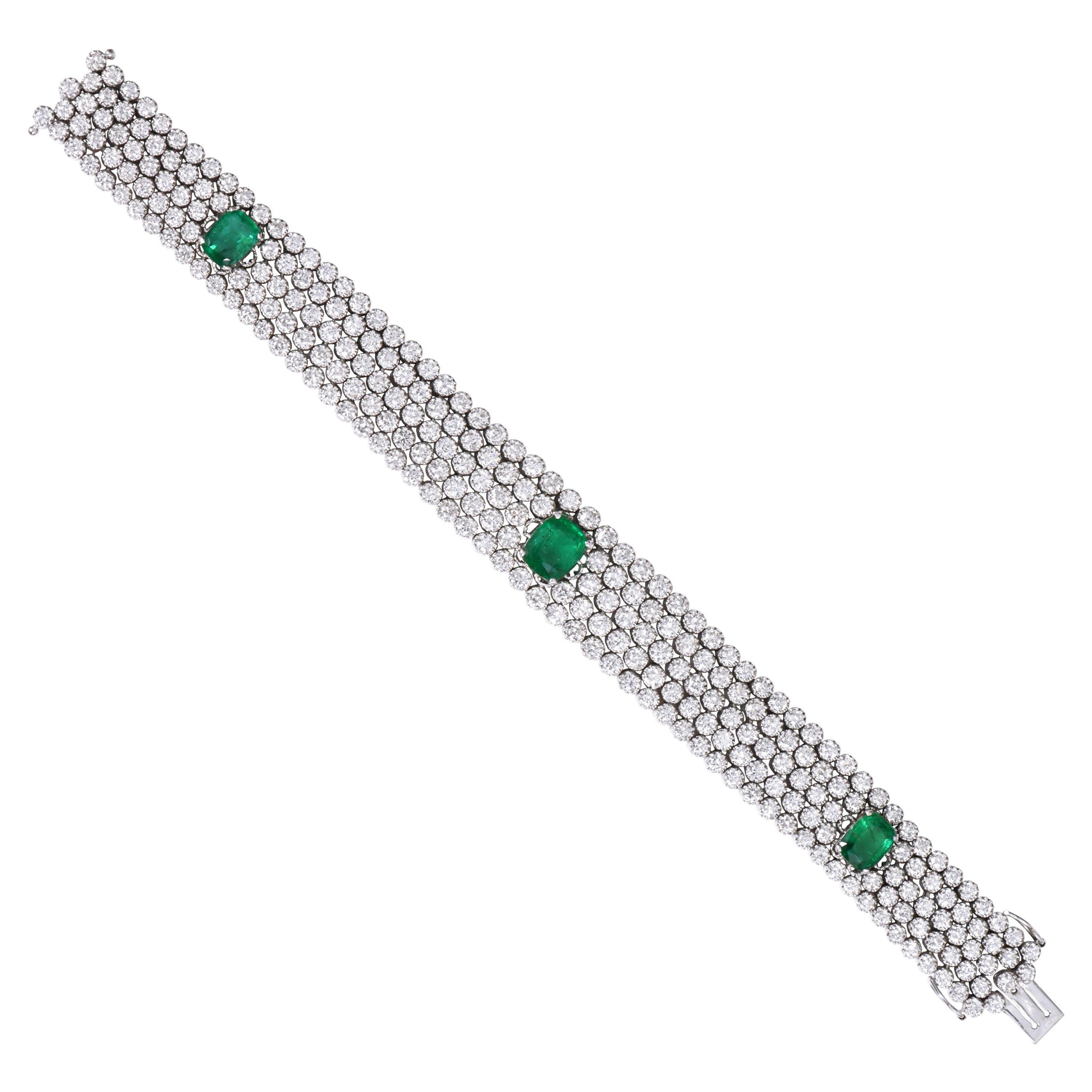 Bracciale contemporaneo in oro bianco 18 carati con diamante e smeraldo da 19,13 carati