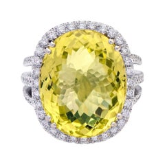 Bague cocktail en or blanc 18 carats, topaze citron taille ovale de 19,20 carats et diamants