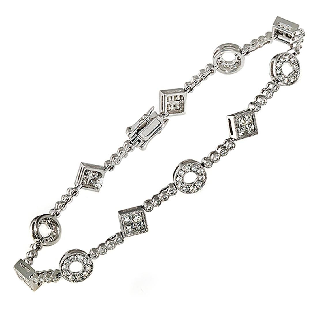 18 Karat White Gold 1.95 Carat Multi Shape G Vs1 Diamond Link Bracelet For Sale